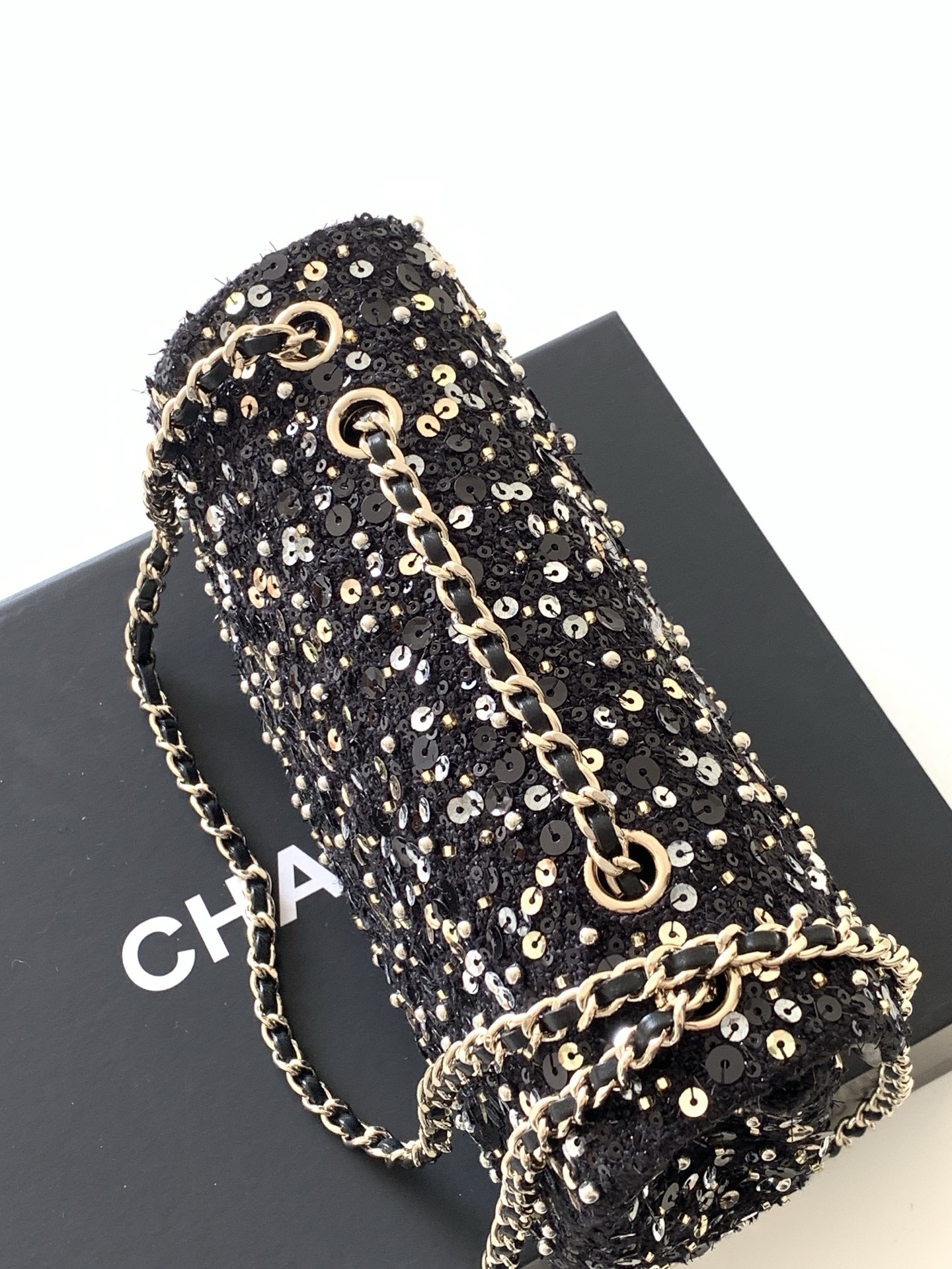Chanel Flap Bag 20x14x7cm - Image 5
