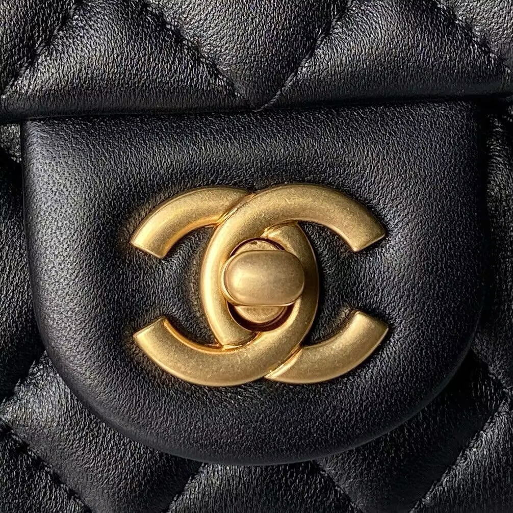 CHANEL MINI FLAP BAG 4.7 × 7.8 × 2.3 in - Image 8