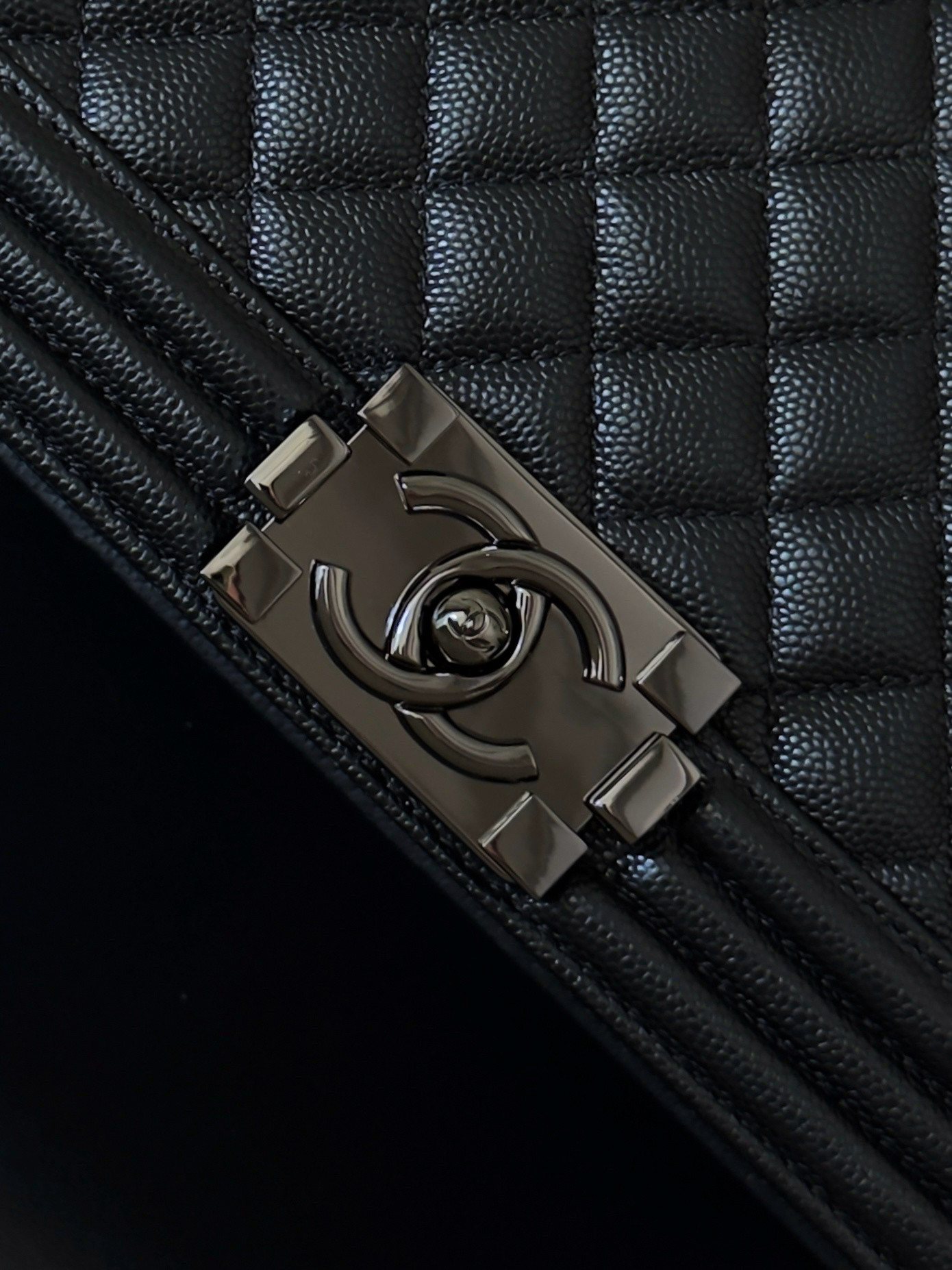Chanel Boy Handbag 15x25x9cm - Image 8