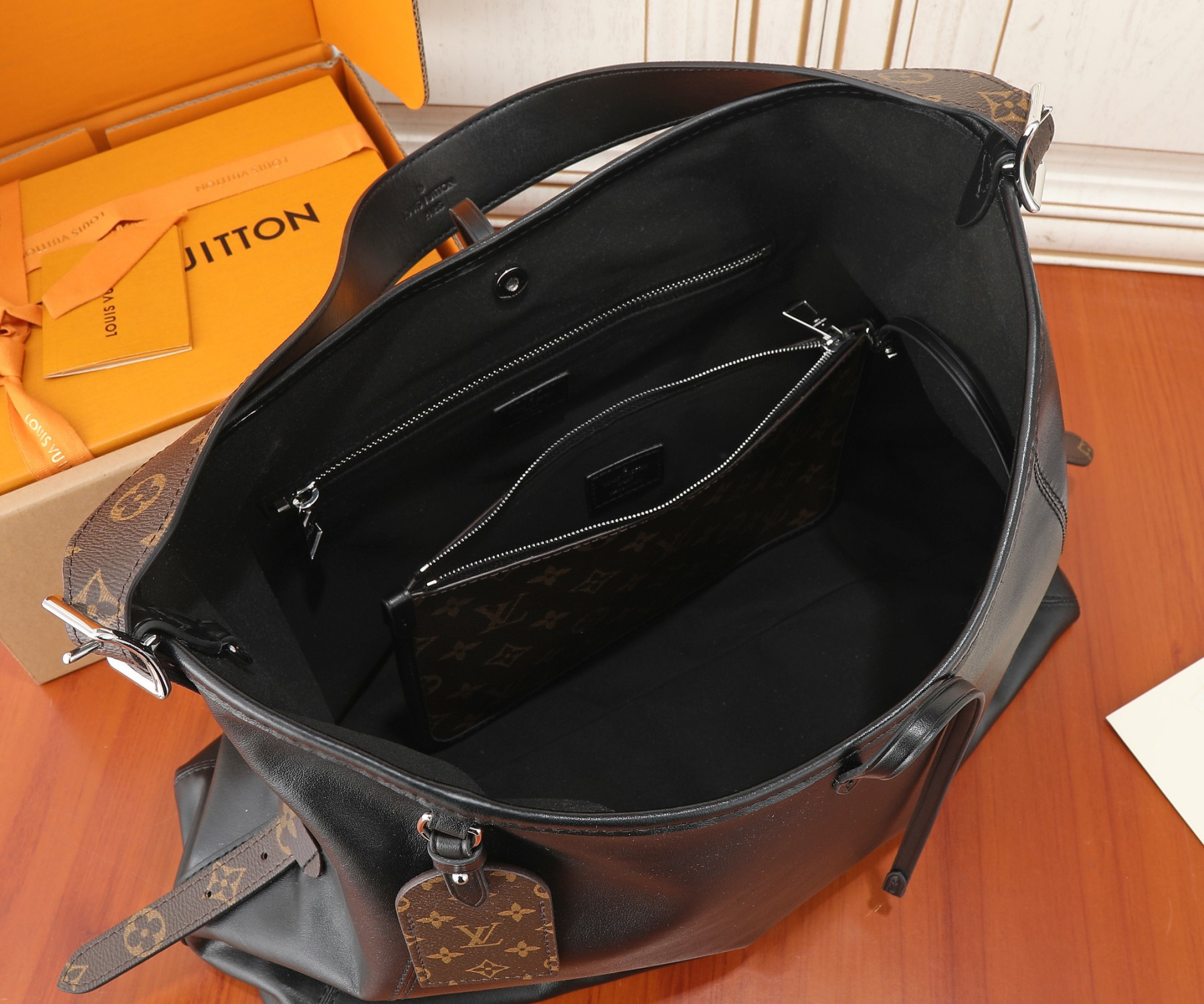 LV CarryAll MM M25143 (39*30*15cm) - Image 4