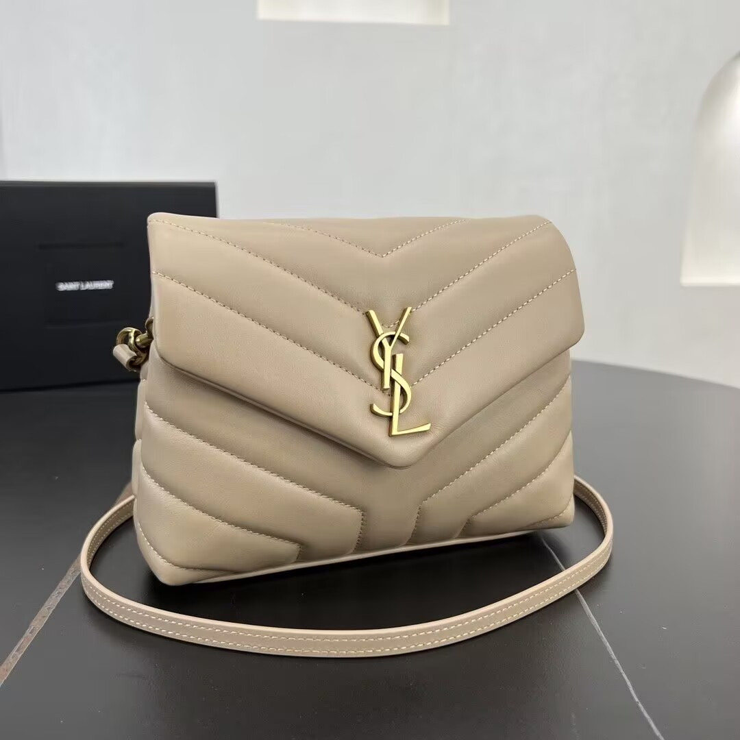 YSL TOY LOULOU IN QUILTED LEATHER 7.9 X 5.5 X 3 INCHES - Image 4