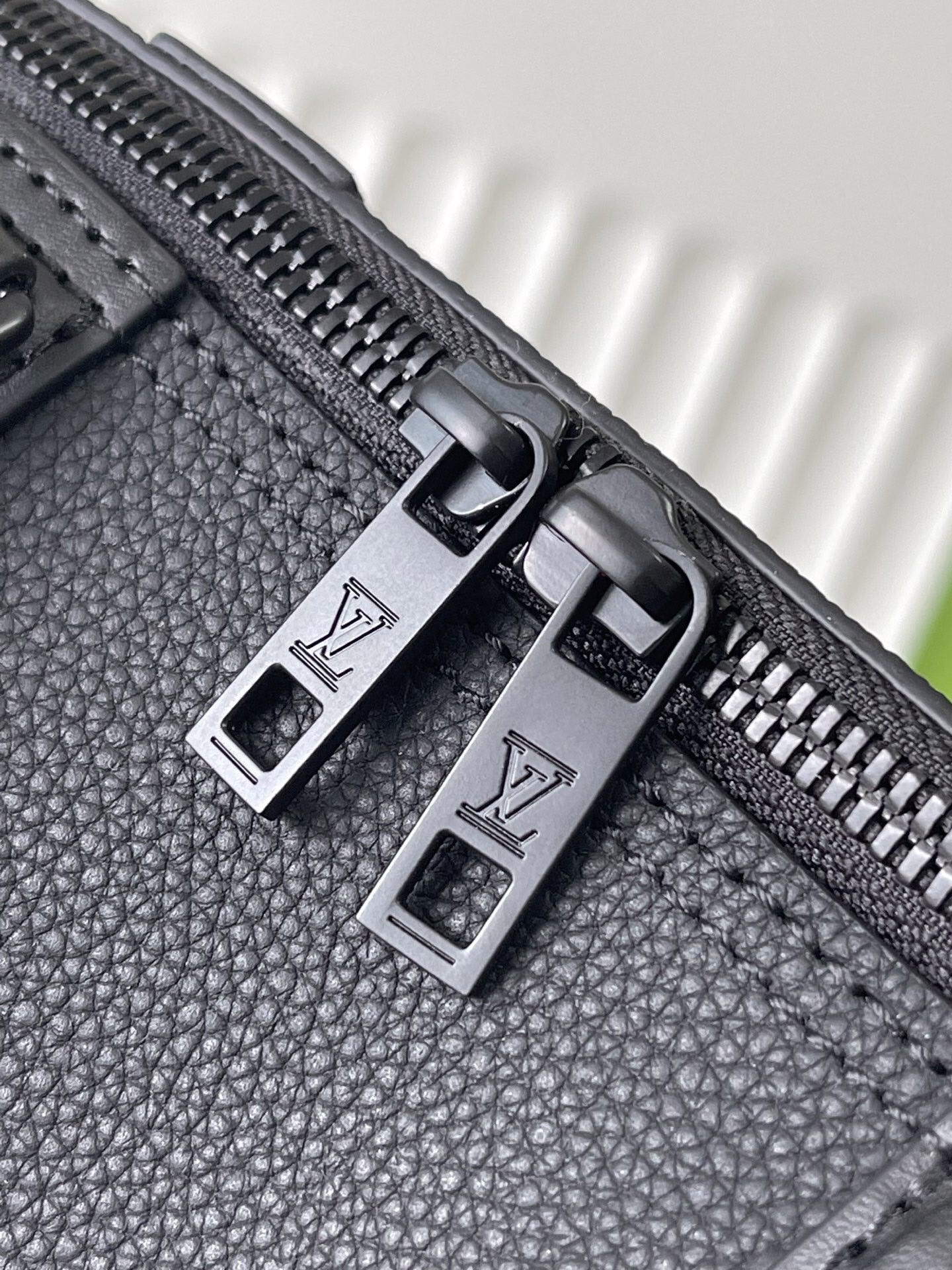 LV City Keepall M59255 27x17x13cm - Image 8