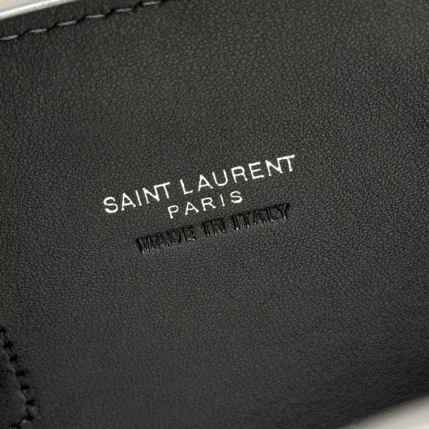 YSL SAC DE JOUR IN GRAINED LEATHER NANO 22x17x9cm - Image 9