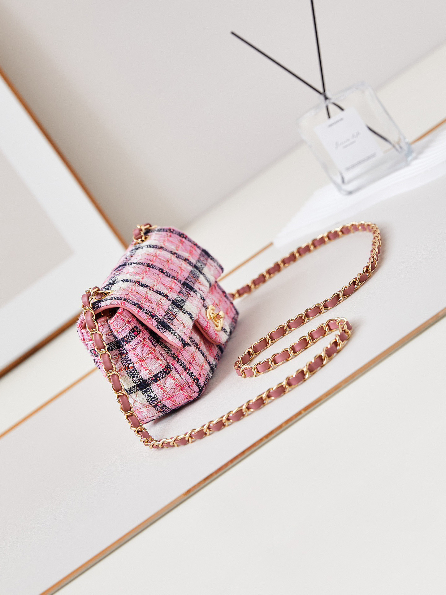 CHANEL MINI CLASSIC HANDBAG 12 * 20 * 6 cm - Image 4