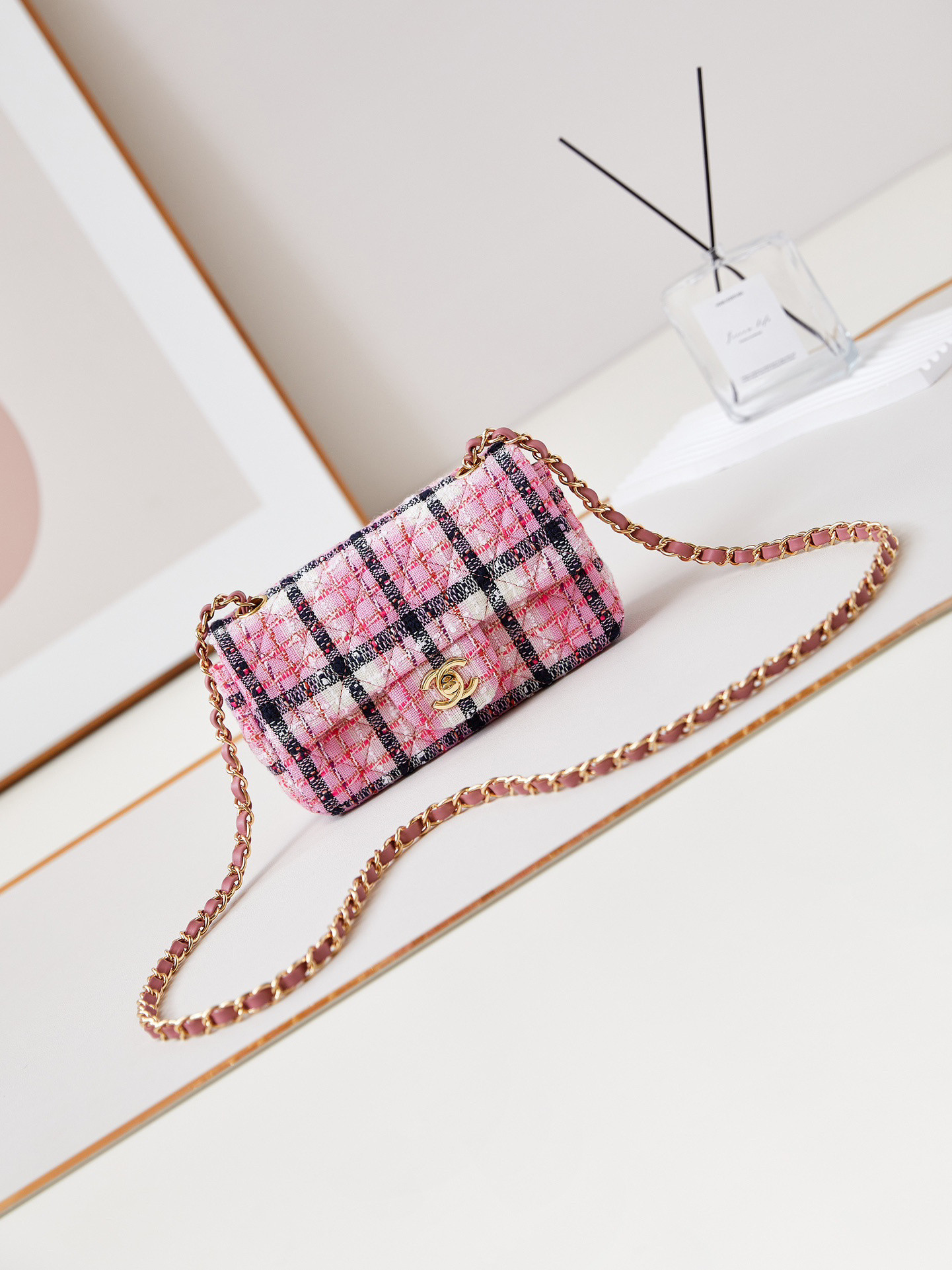 CHANEL MINI CLASSIC HANDBAG 12 * 20 * 6 cm