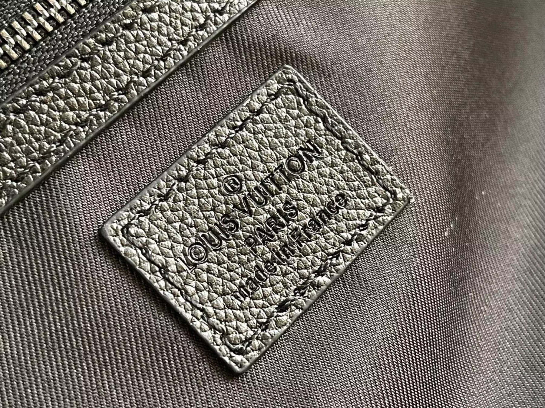 LV Keepall Bandoulière 55 M28405 55x27x20cm - Image 10