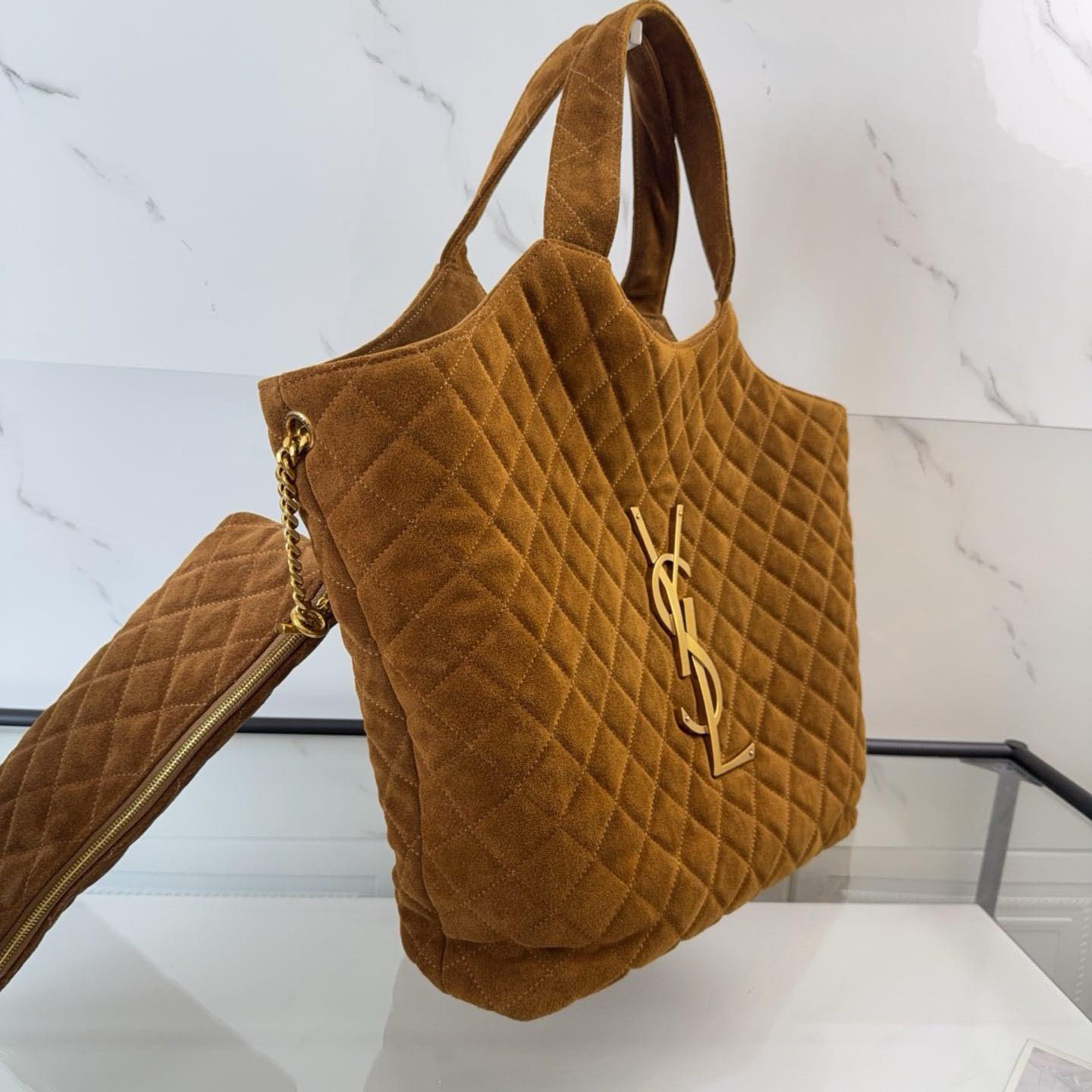 YSL ICARE MAXI SHOPPING BAG IN QUILTED LAMBSKIN (58*43*8cm) - Image 4