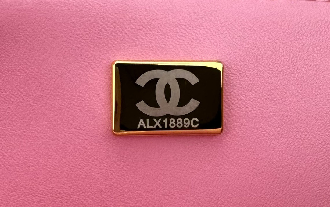CHANEL CLASSIC HANDBAG 25cm - Image 10