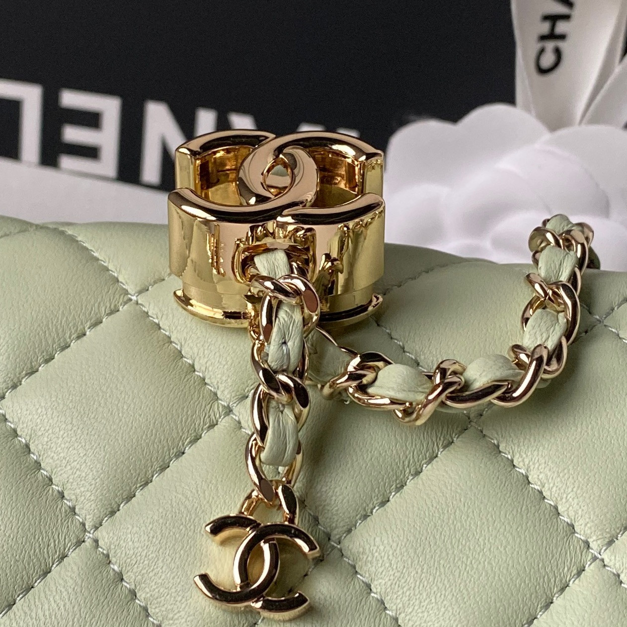 Chanel Classic Flap Handbag CF AS5759 20x13x7cm - Image 9