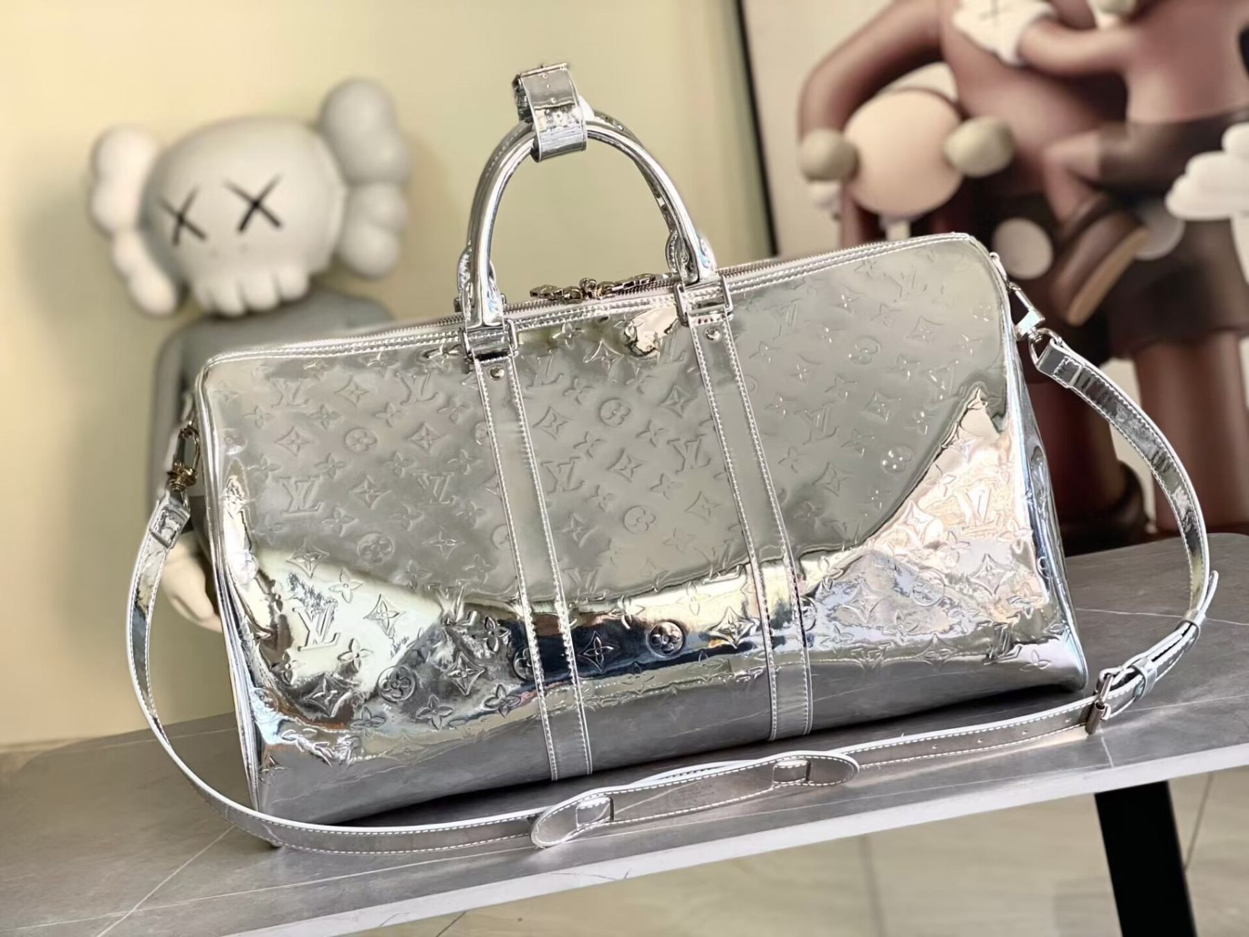 LV Keepall Bandoulière 50 M26766 50x29x23cm - Image 3