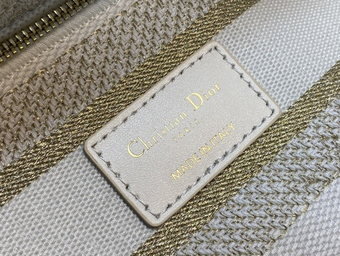 MEDIUM DIOR LADY D-LITE BAG 24 x 20 x 11 cm - Image 10