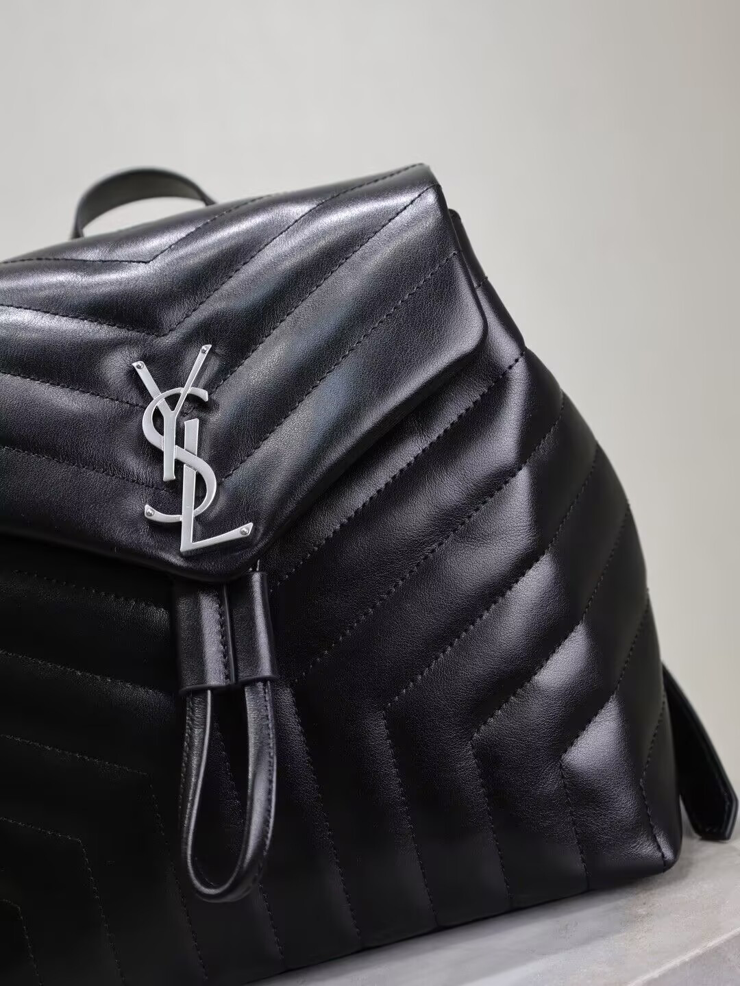 YSL LOULOU BACKPACK BLACK 26x22x11cm - Image 8