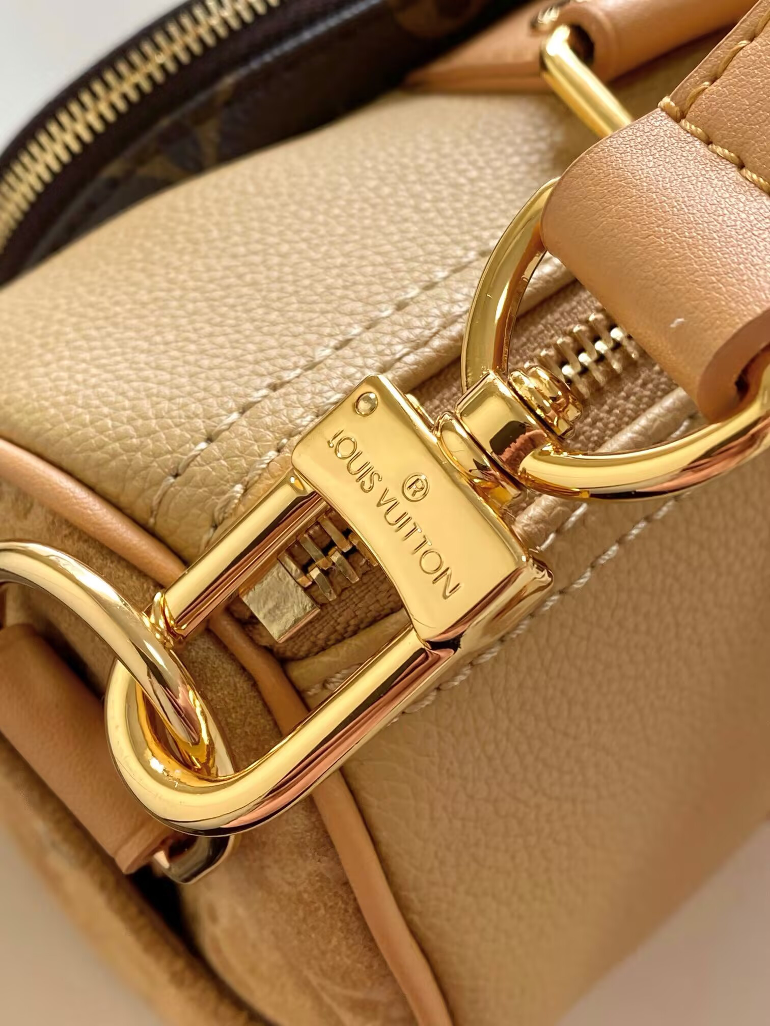 LV Keepall Bandoulière 25 M12627 25x15x11cm - Image 8