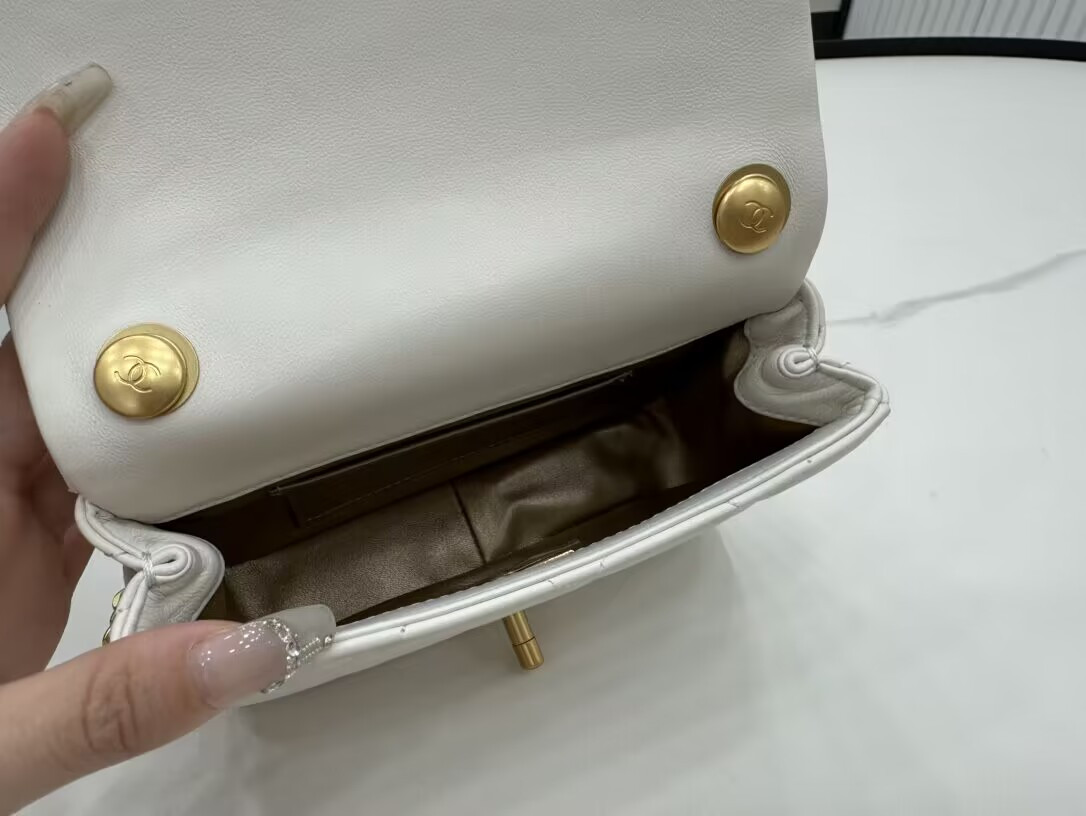CHANEL MINI CLASSIC HANDBAG Pearl Chain 11.5x17x5cm - Image 6