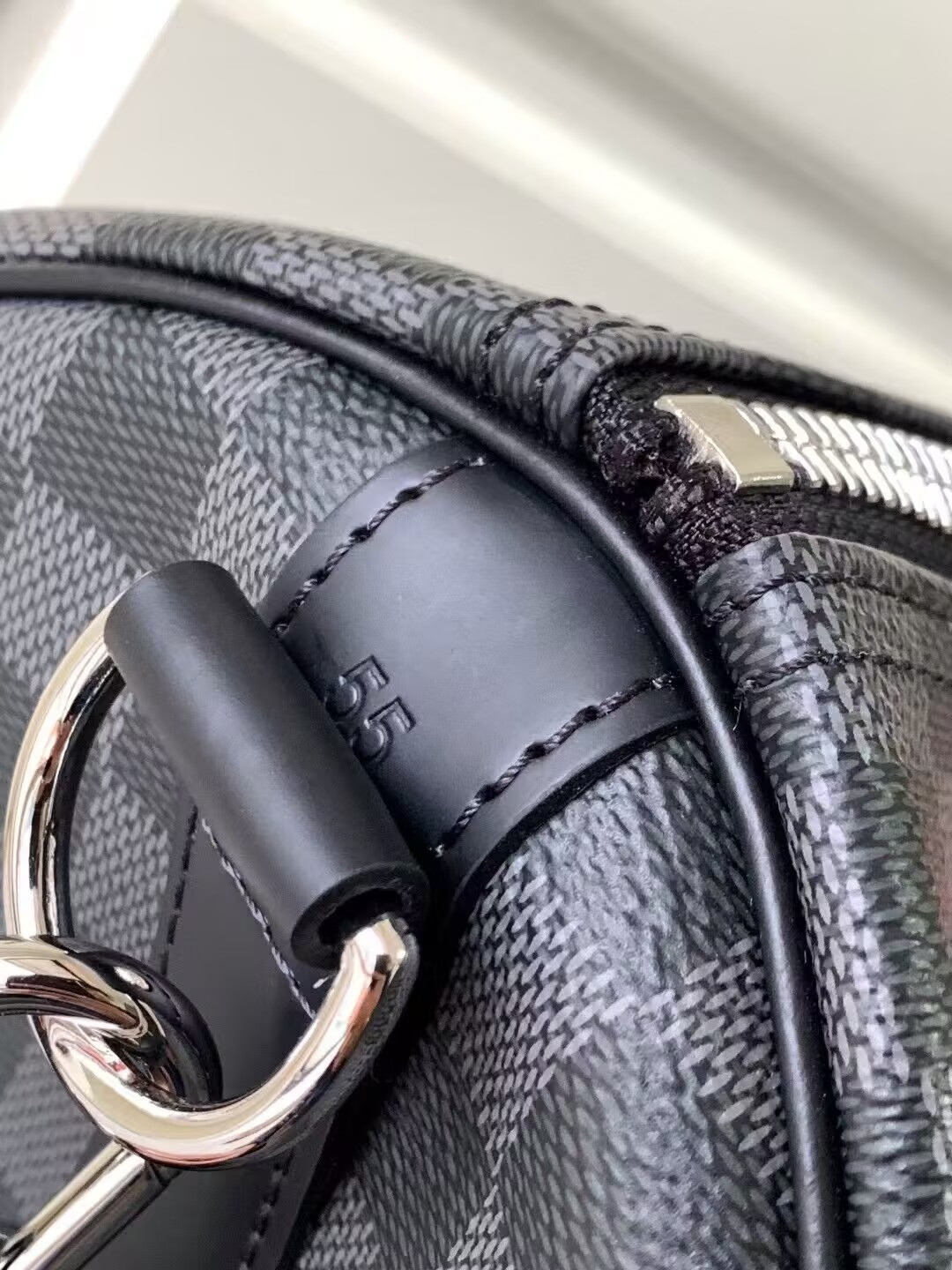 Louis Vuitton LV Keepall Bandoulière 55 55 x 31 x 26 cm - Image 6