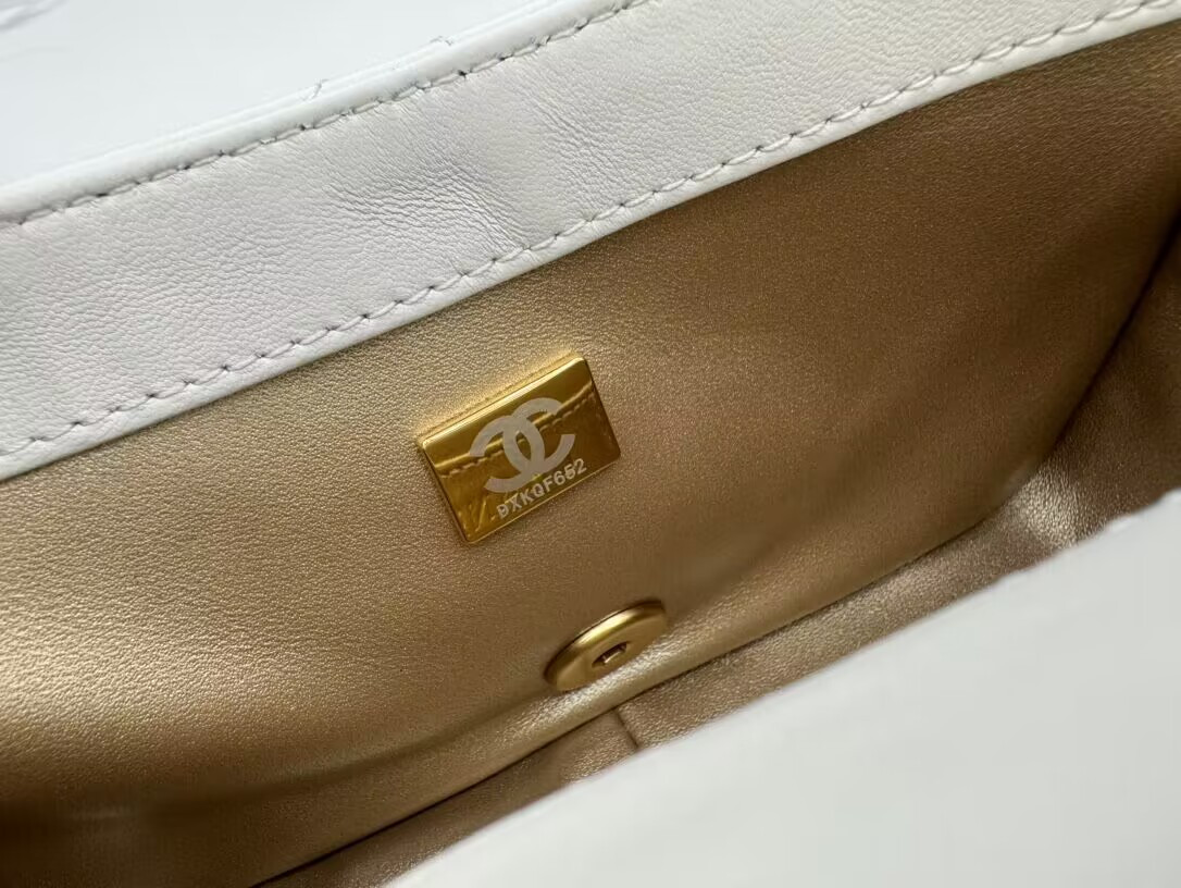 CHANEL MINI CLASSIC HANDBAG Pearl Chain 11.5x17x5cm - Image 4