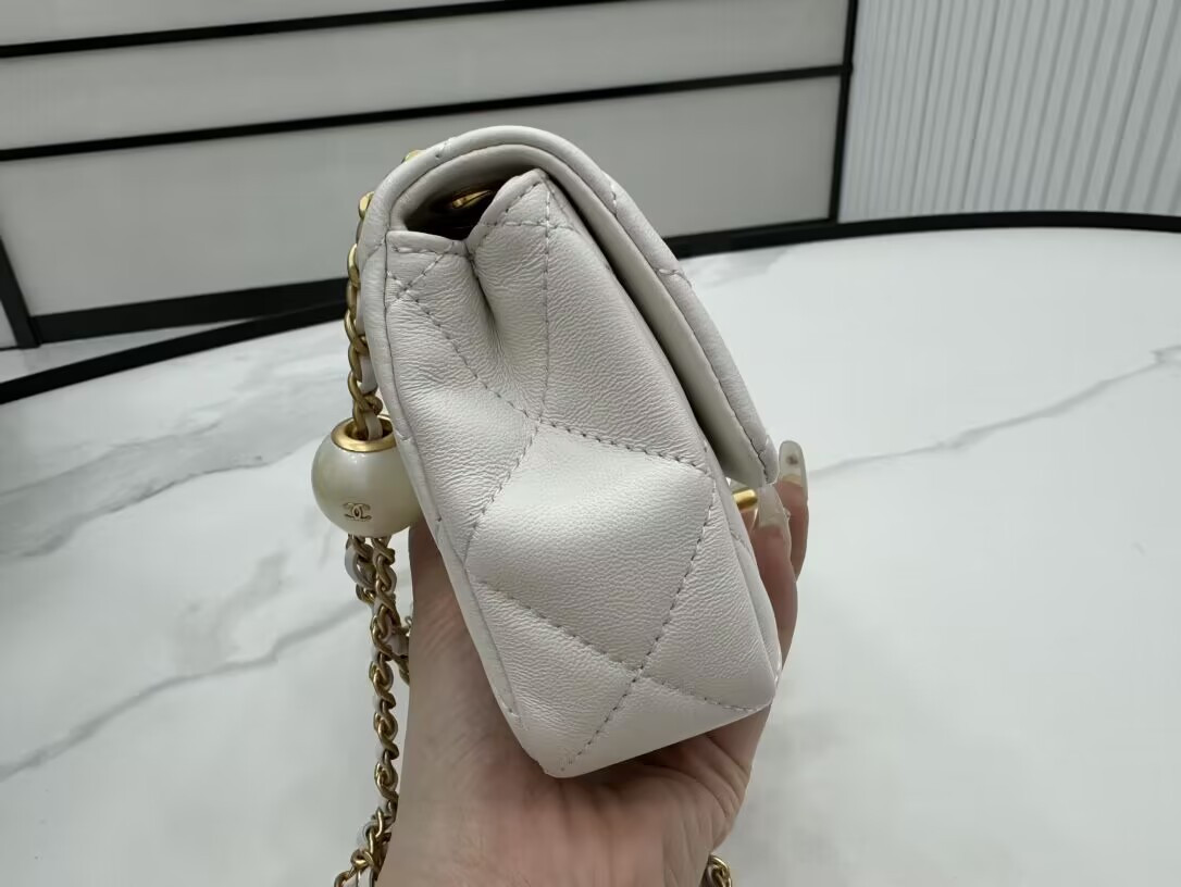 CHANEL MINI CLASSIC HANDBAG Pearl Chain 11.5x17x5cm - Image 7