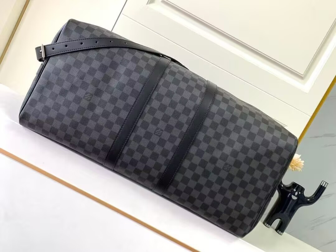 Louis Vuitton LV Keepall Bandoulière 55 55 x 31 x 26 cm - Image 4
