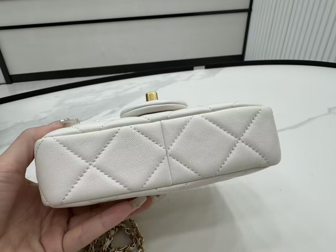 CHANEL MINI CLASSIC HANDBAG Pearl Chain 11.5x17x5cm - Image 5