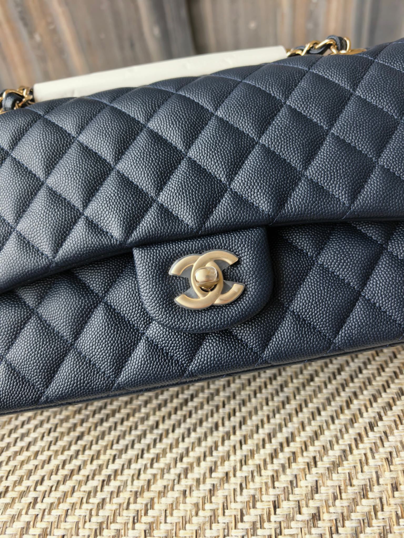 Chanel Classic Flap Bag 15x25.5x6cm - Image 5