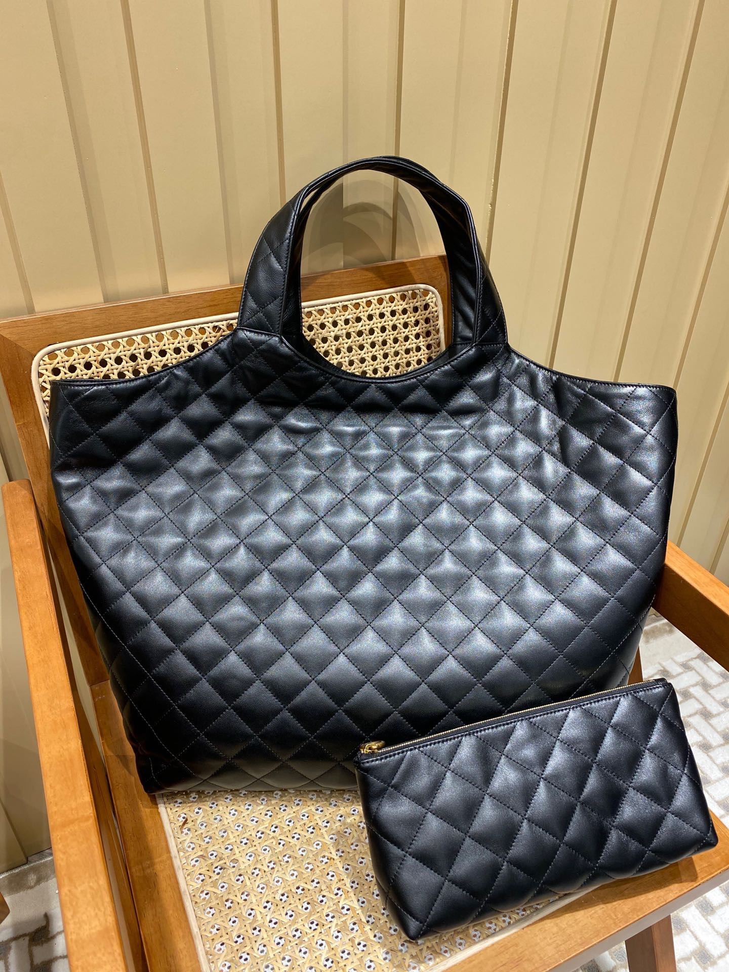 YSL ICARE MAX IN QUILTED LAMBSKIN 698651AAANG1000 (58*43*8cm) - Image 3