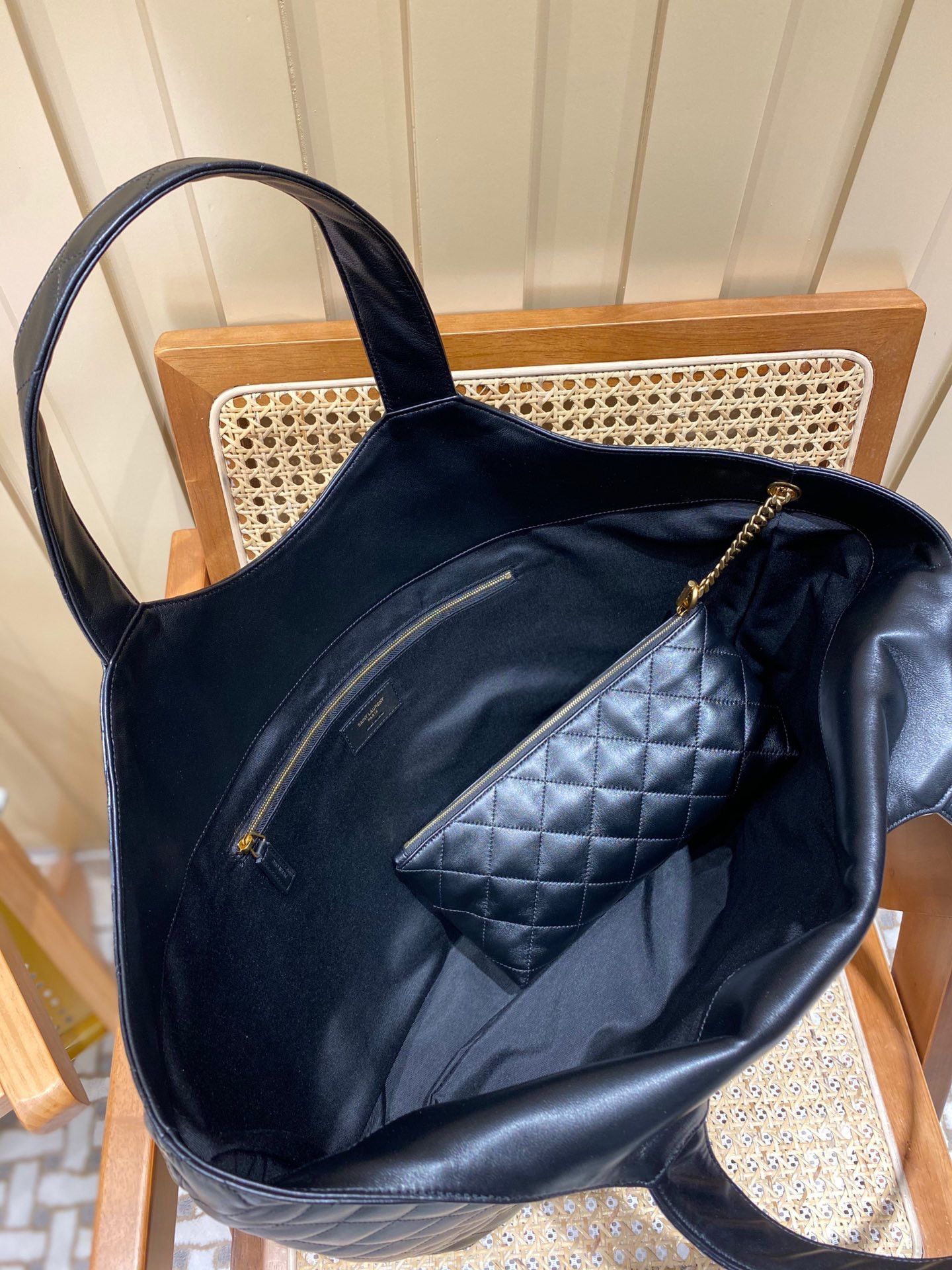 YSL ICARE MAX IN QUILTED LAMBSKIN 698651AAANG1000 (58*43*8cm) - Image 5