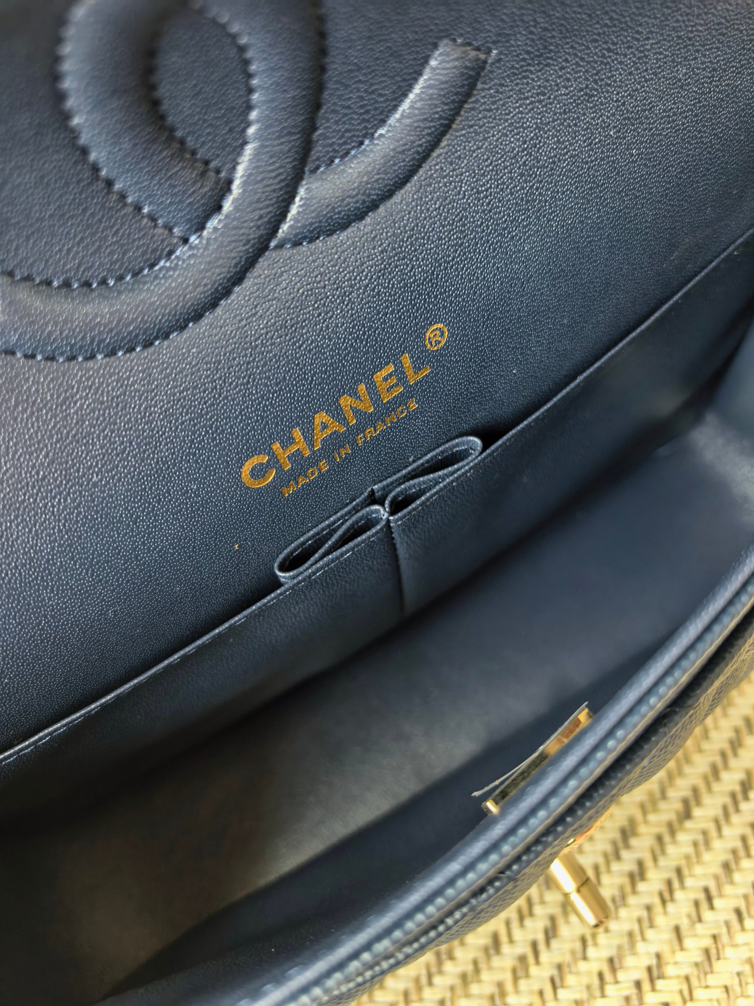 Chanel Classic Flap Bag 15x25.5x6cm - Image 10