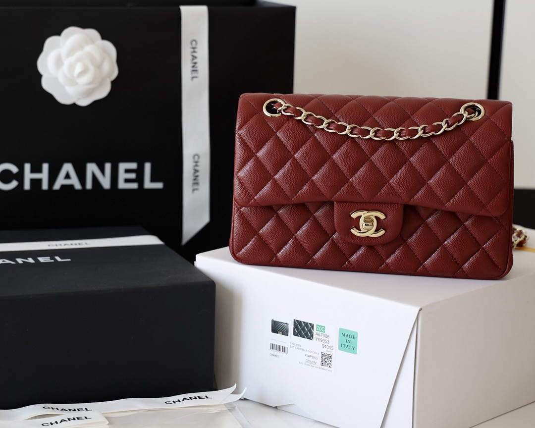 CHANEL Classic Handbag in Grained Litchi Pattern Calfskin Gold-Tone Metal 15.5 × 25.5 × 6.5 cm - Image 4