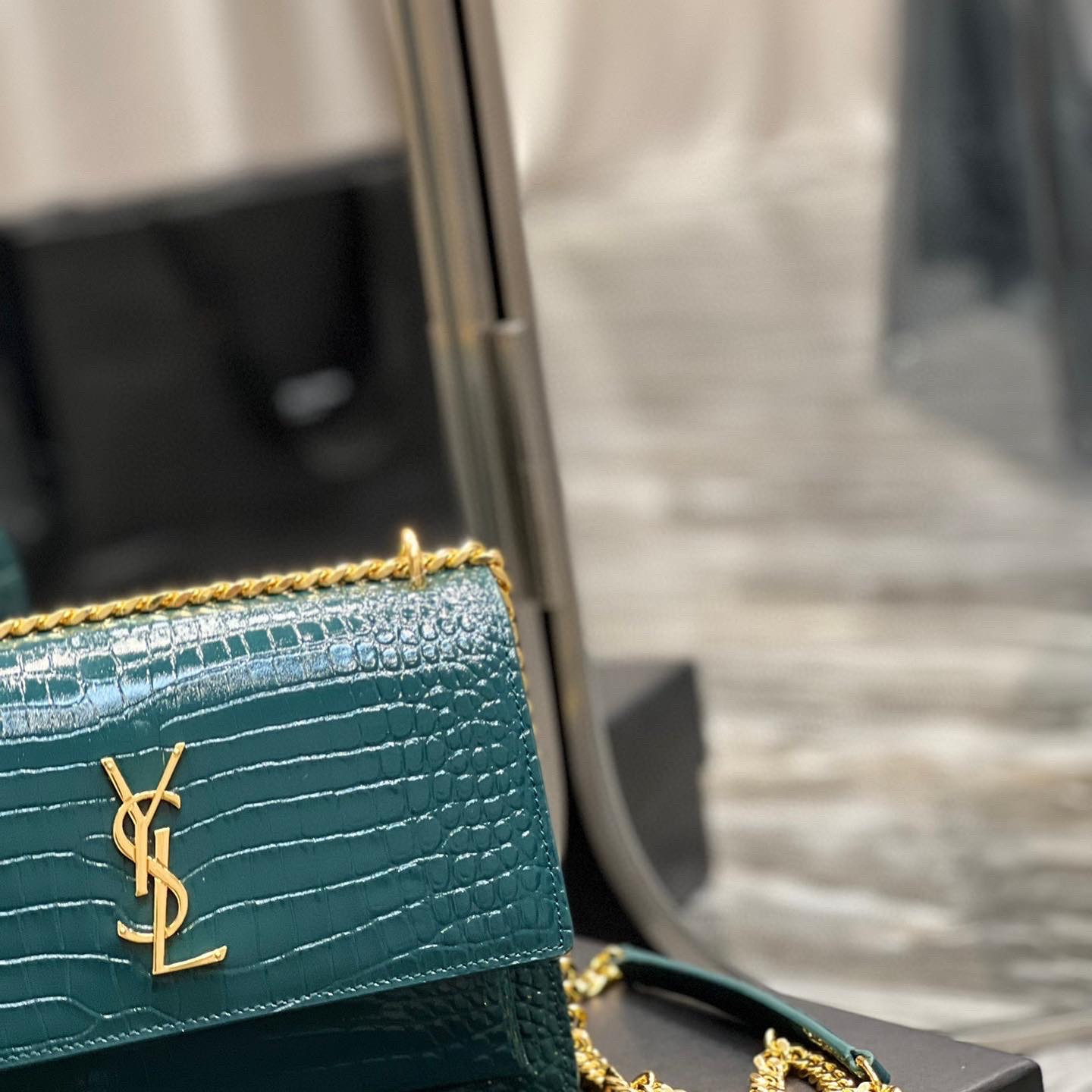 SUNSET MEDIUM CHAIN BAG IN CROCODILE EMBOSSED SHINY LEATHER (22*16*6.5cm) - Image 8