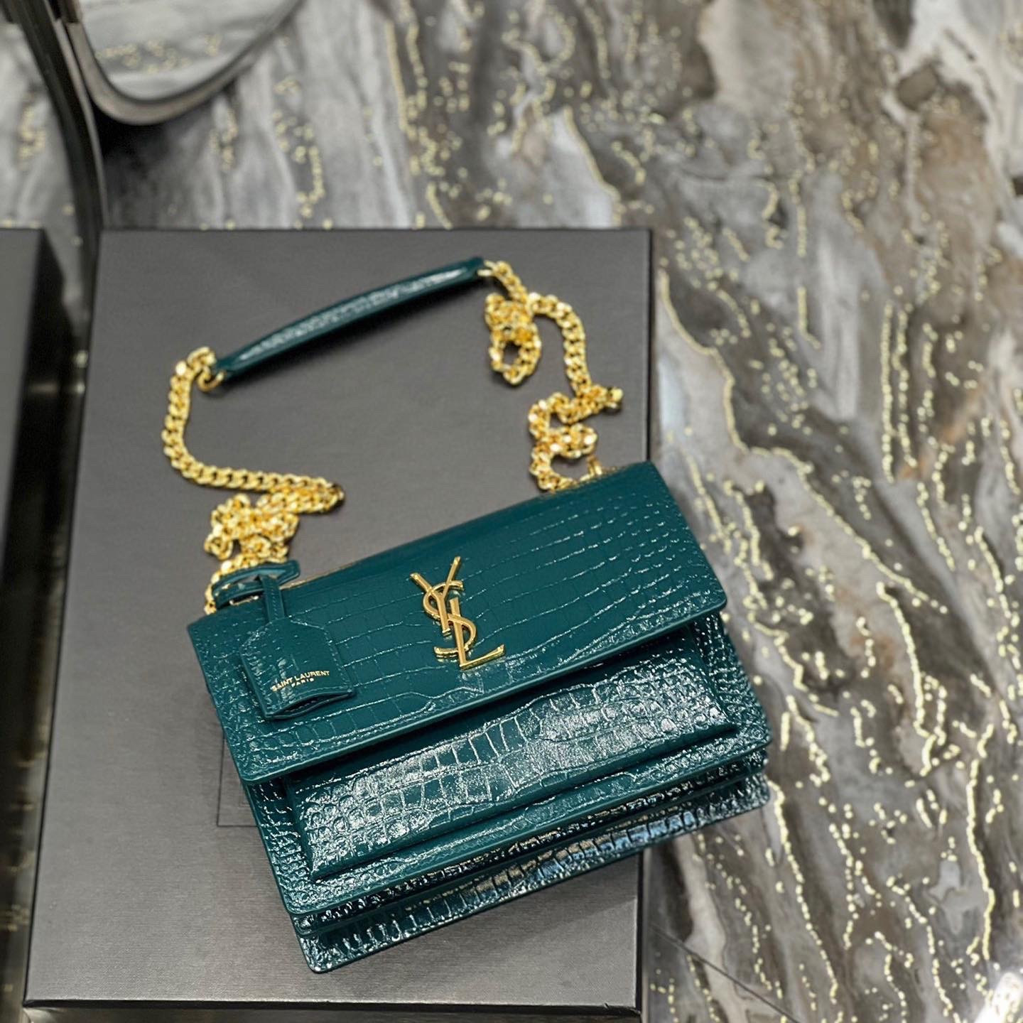 SUNSET MEDIUM CHAIN BAG IN CROCODILE EMBOSSED SHINY LEATHER (22*16*6.5cm) - Image 9