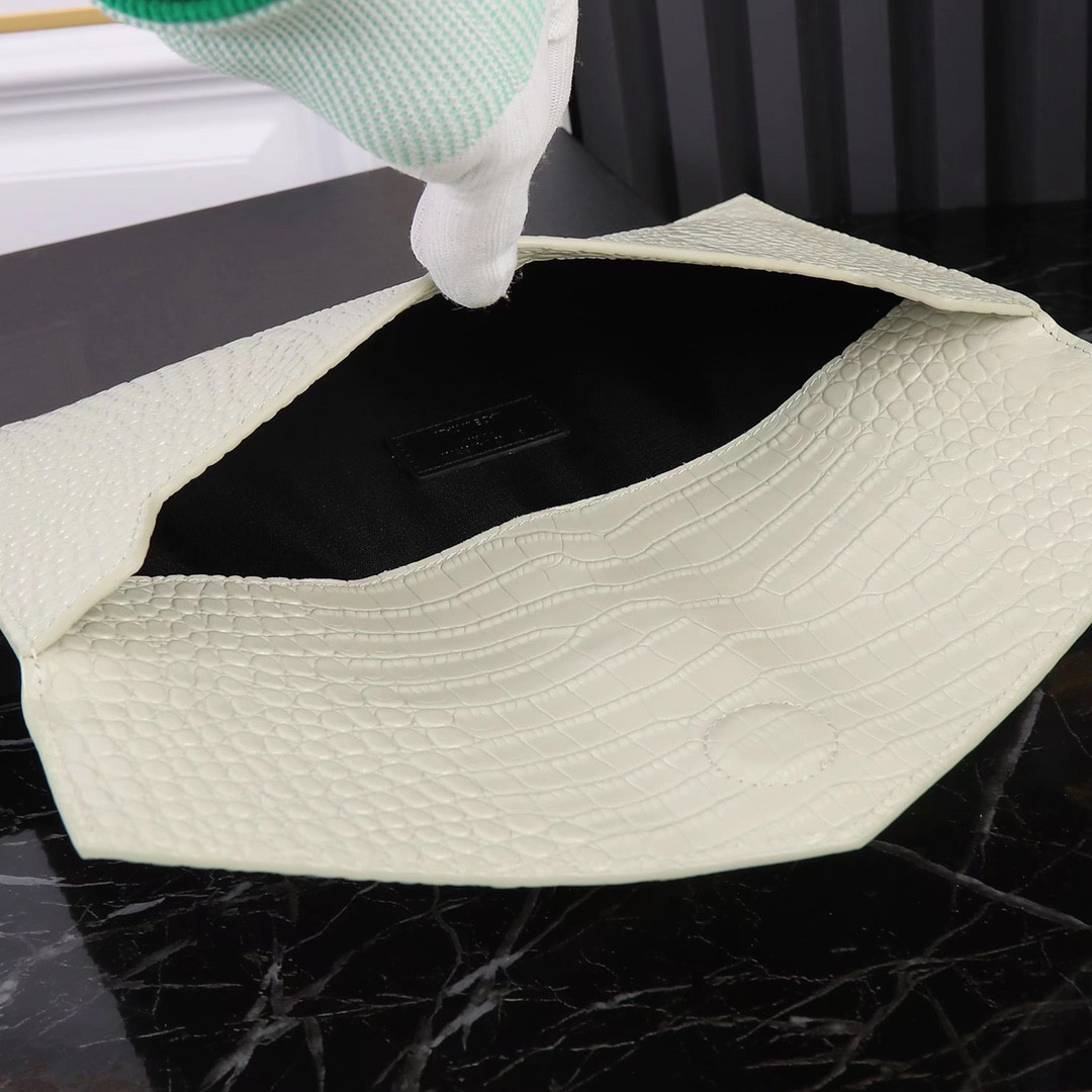UPTOWN POUCH IN CROCODILE-EMBOSSED SHINY LEATHER BLANC VINTAGE 10.6 X 6.2 X 0.7 INCHES - Image 9