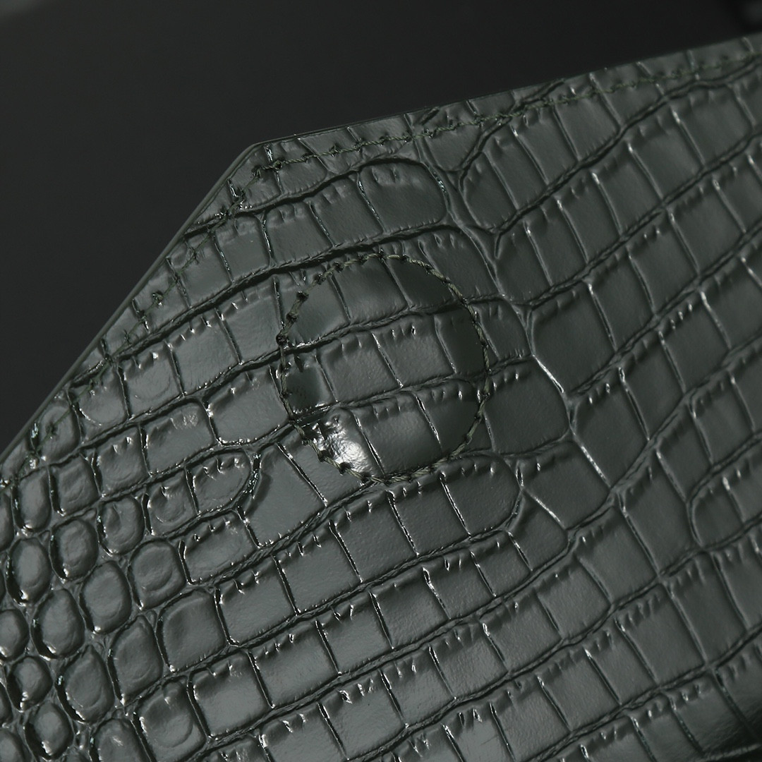 YSL UPTOWN POUCH IN CROCODILE-EMBOSSED SHINY LEATHER green 10.6 X 6.2 X 0.7 INCHES - Image 7