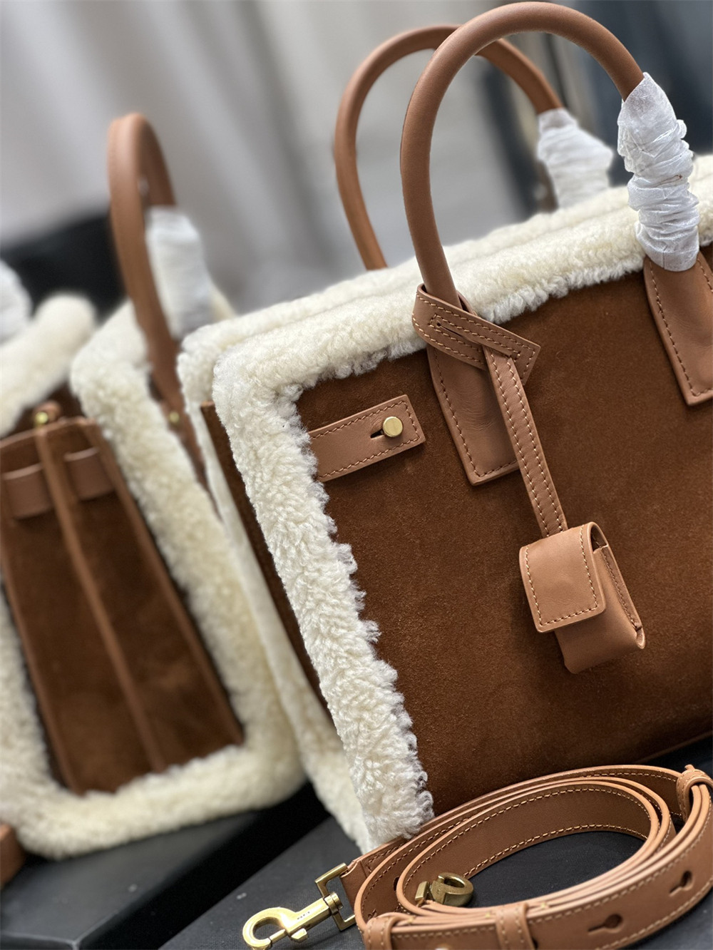 YSL SAC DE JOUR SUPPLE SAMLL IN SUEDE AND SHEARLING DARK CIGAR AND NATURAL BEIGE - Image 4
