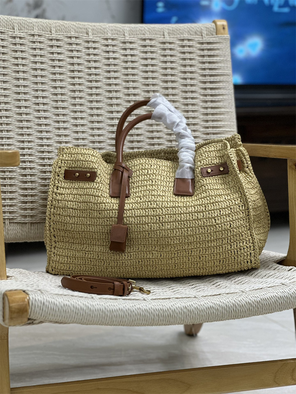 YSL SAC DE JOUR MEDIUM SUPPLE IN RAFFIA AND VEGETABLE-TANNED LEATHER NATUREL AND BRICK - Image 2