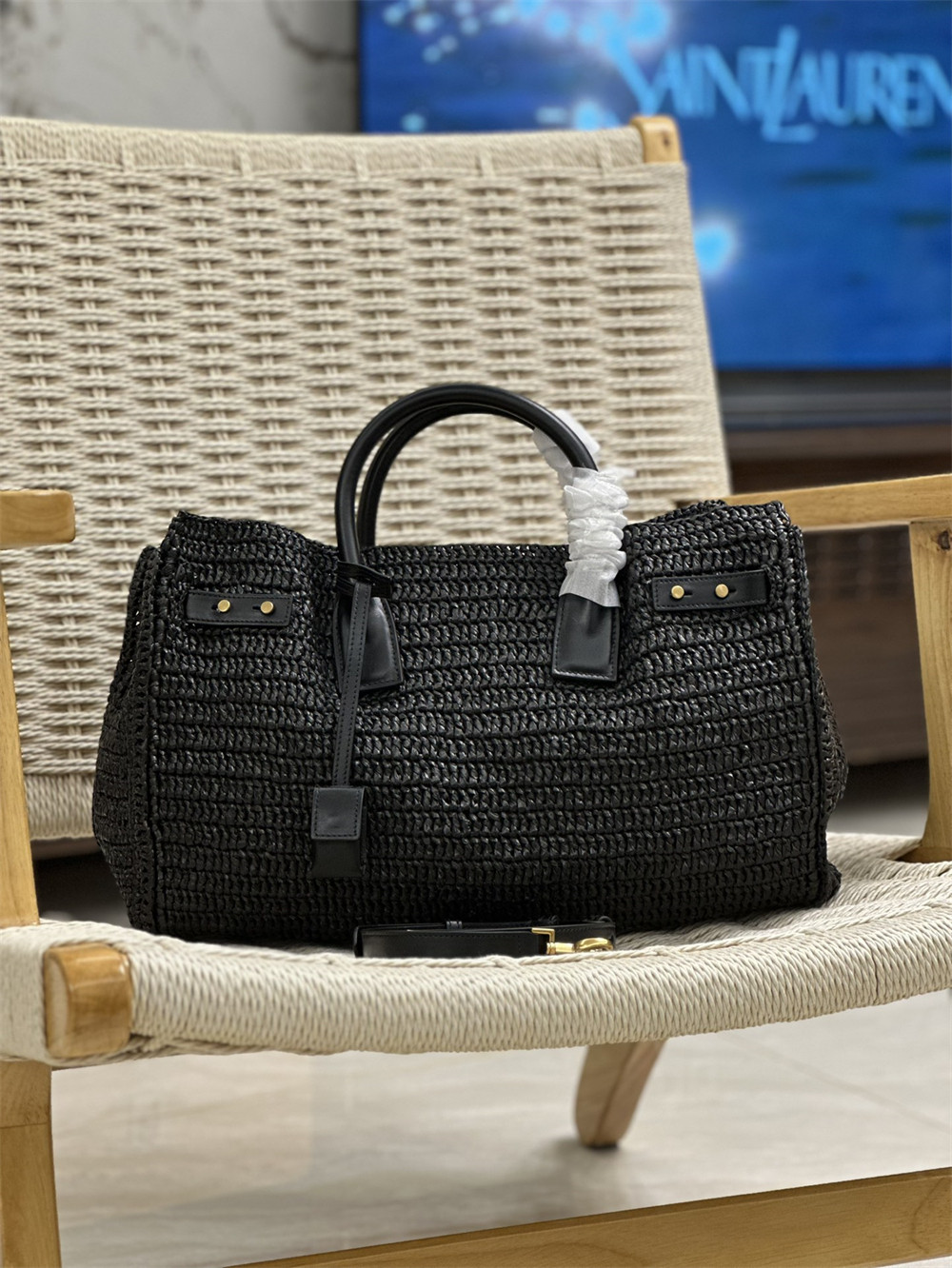 YSL SAC DE JOUR MEDIUM SUPPLE IN RAFFIA AND VEGETABLE-TANNED LEATHER BLACK - Image 2