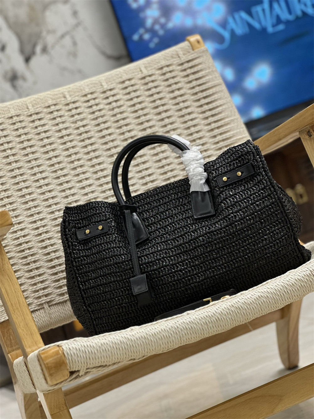 YSL SAC DE JOUR MEDIUM SUPPLE IN RAFFIA AND VEGETABLE-TANNED LEATHER BLACK - Image 3