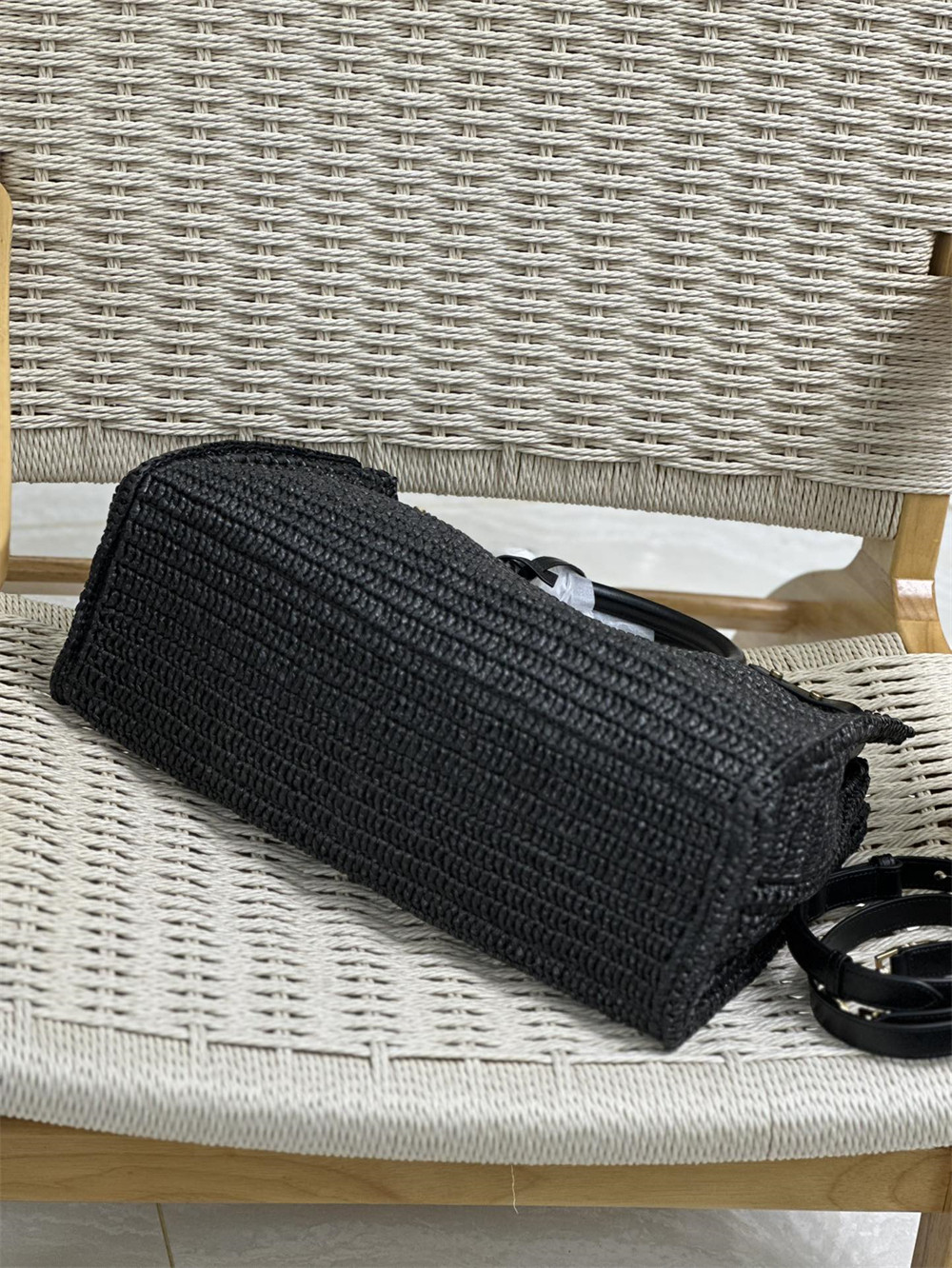 YSL SAC DE JOUR MEDIUM SUPPLE IN RAFFIA AND VEGETABLE-TANNED LEATHER BLACK - Image 8