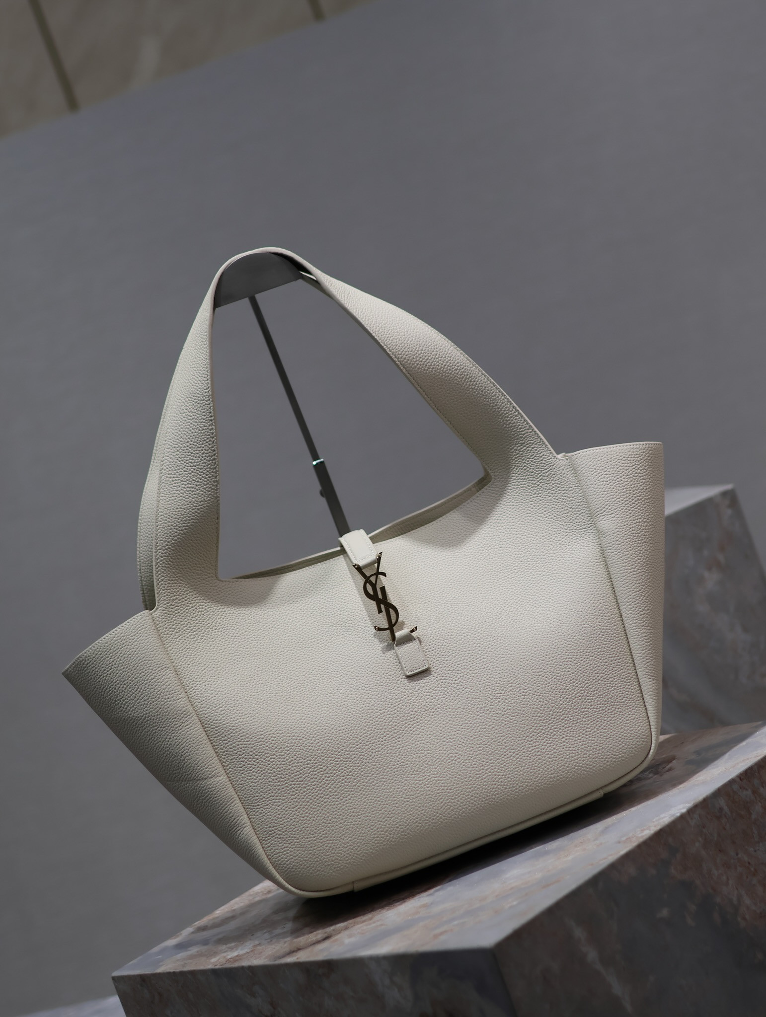 YSL BEA IN GRAINED LEATHER White (50*28*18cm) - Image 3