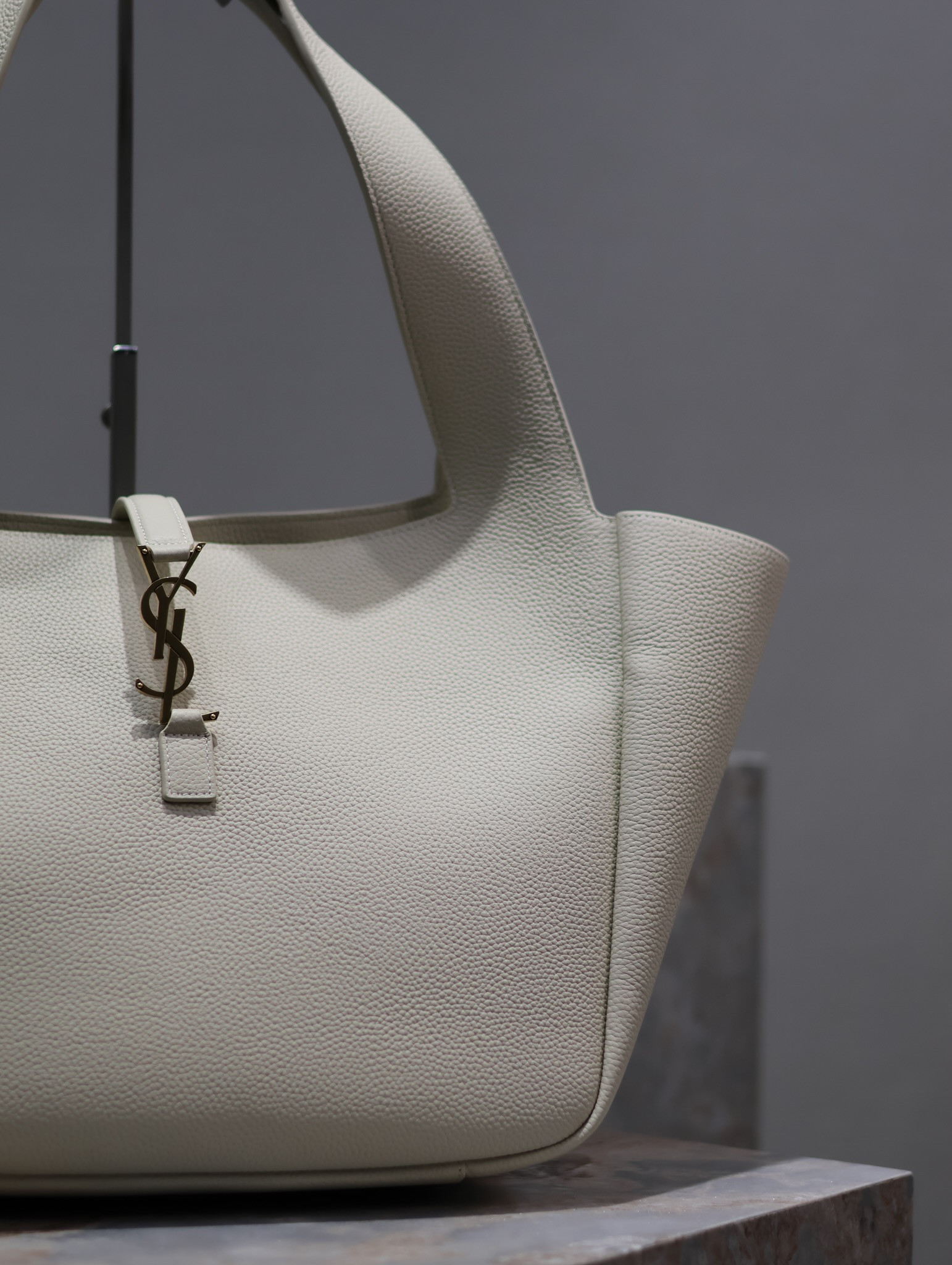YSL BEA IN GRAINED LEATHER White (50*28*18cm) - Image 5