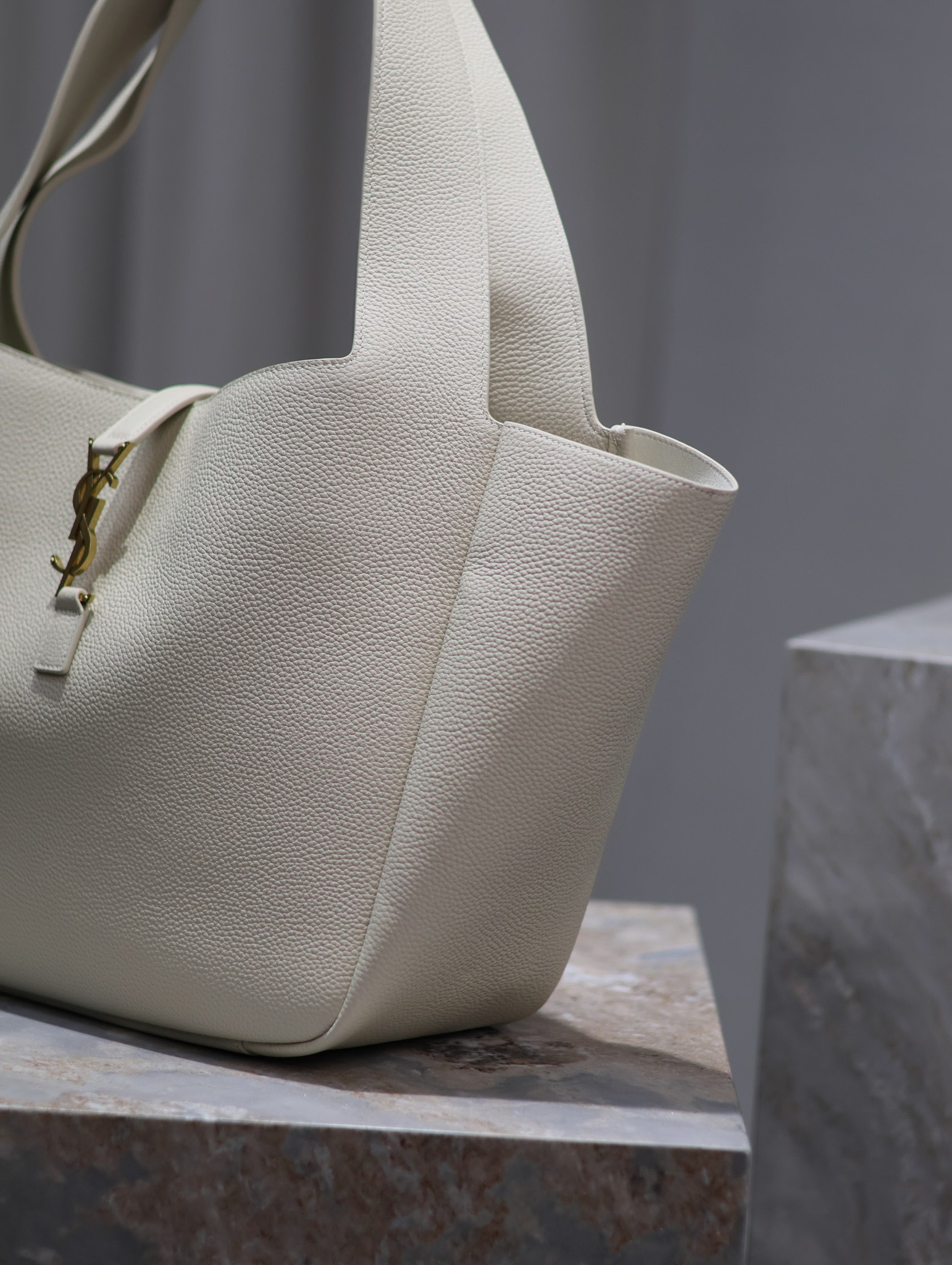 YSL BEA IN GRAINED LEATHER White (50*28*18cm) - Image 6