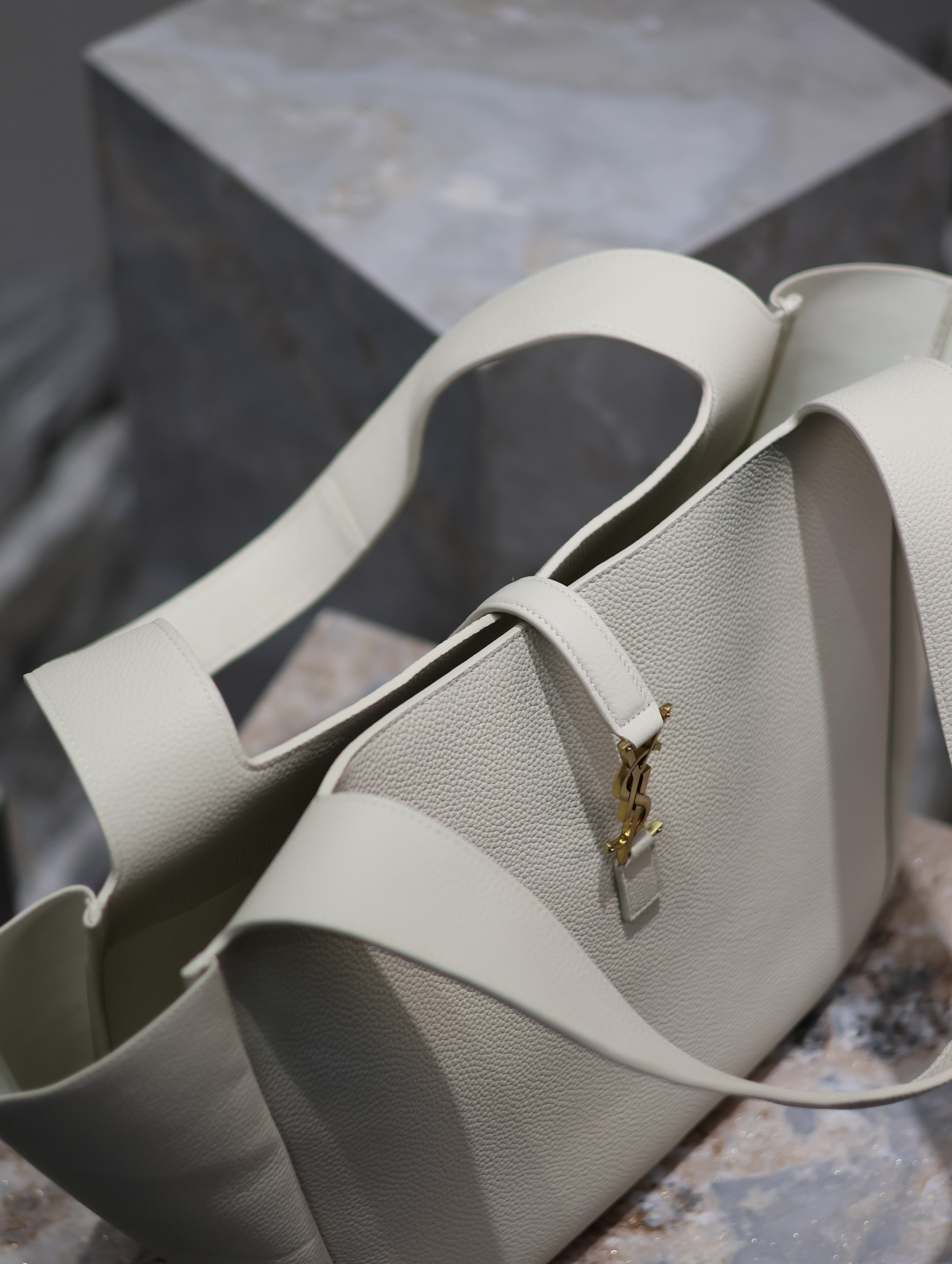 YSL BEA IN GRAINED LEATHER White (50*28*18cm) - Image 8