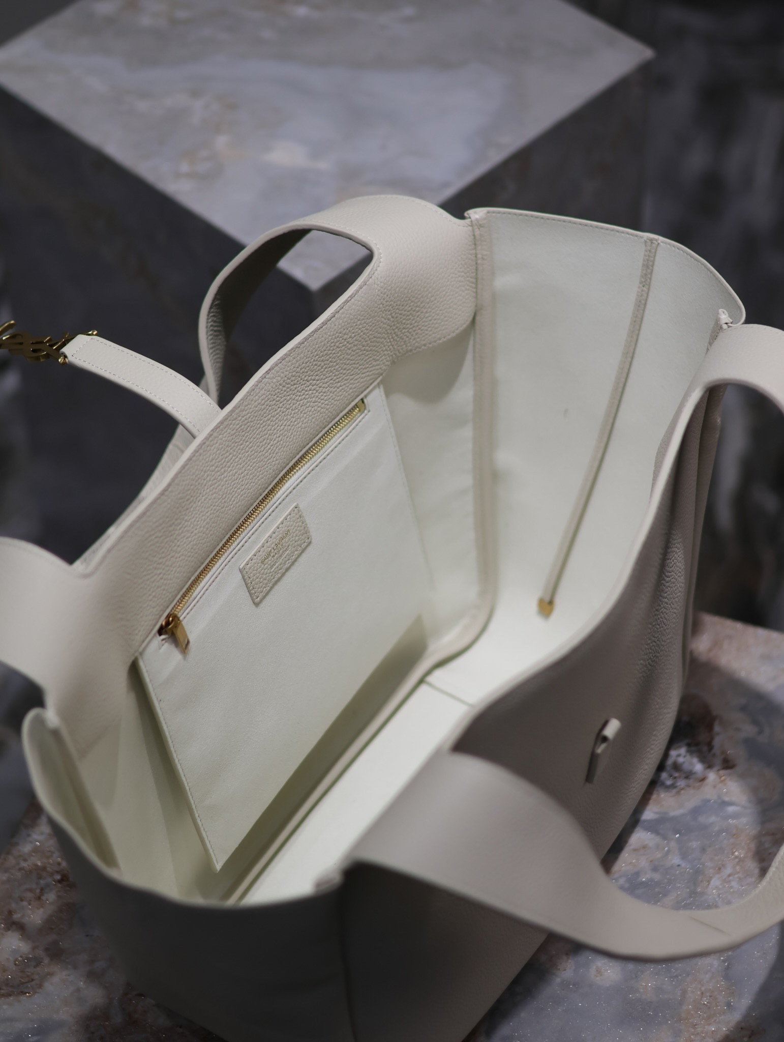 YSL BEA IN GRAINED LEATHER White (50*28*18cm) - Image 9