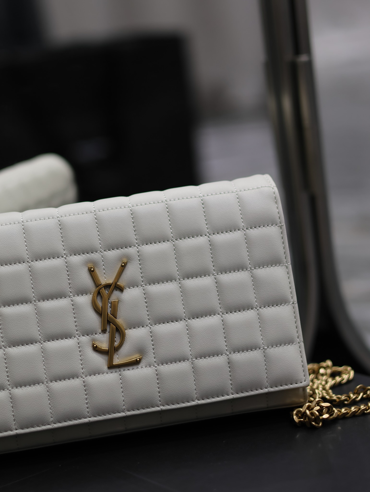 YSL CASSANDRE CHAIN WALLET WHITE - Image 3