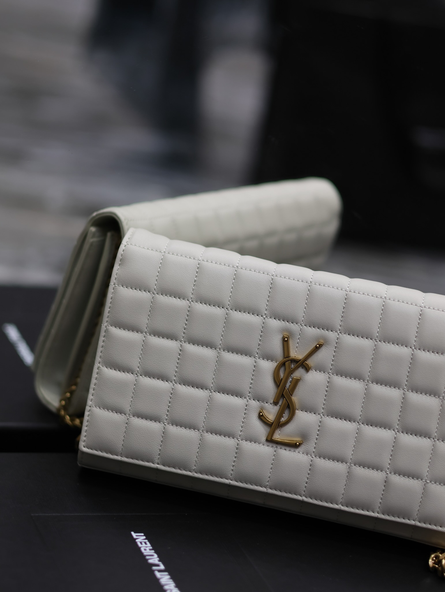 YSL CASSANDRE CHAIN WALLET WHITE - Image 4