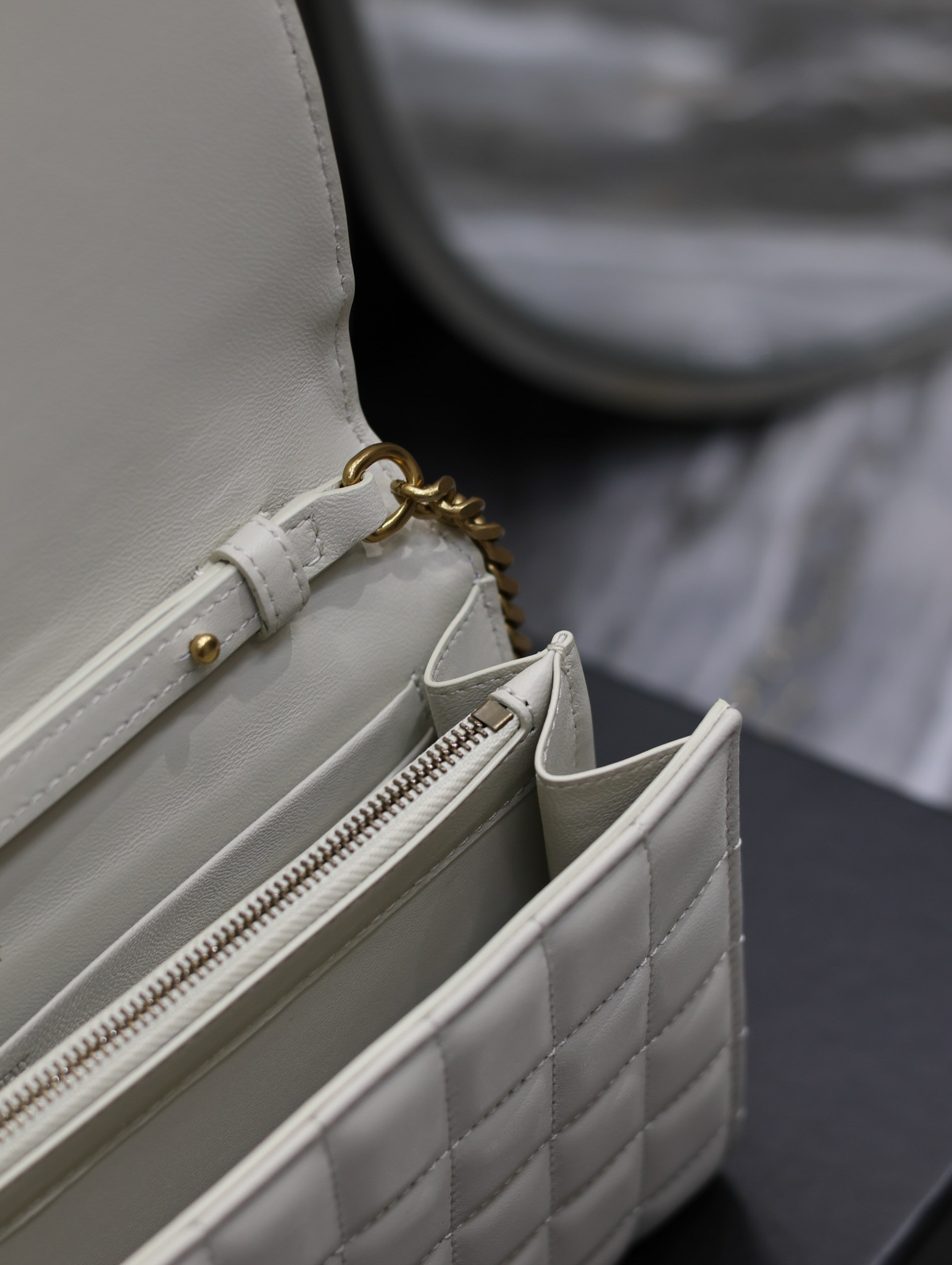 YSL CASSANDRE CHAIN WALLET WHITE - Image 9