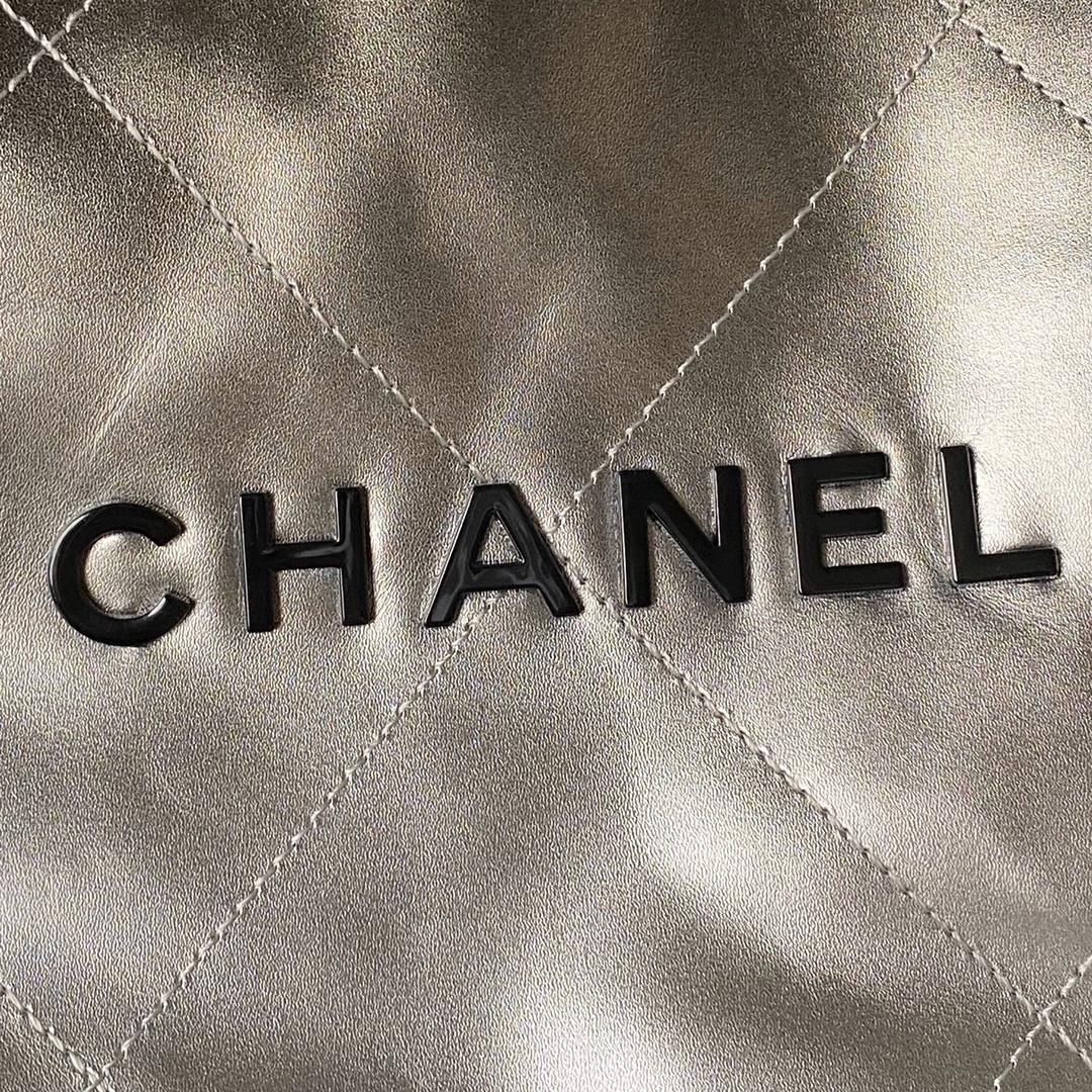 CHANEL 22 HANDBAG Shiny Calfskin SILVER 15.21*16.38*3.12 in - Image 4