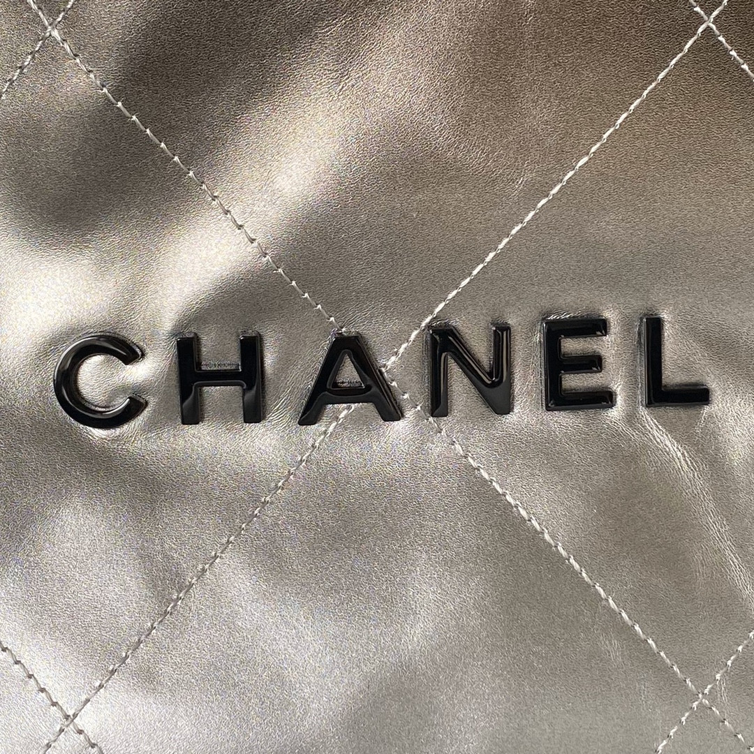 CHANEL 22 SMALL HANDBAG Shiny Calfskin SILVER 13.7*14.4*2.7 in - Image 4