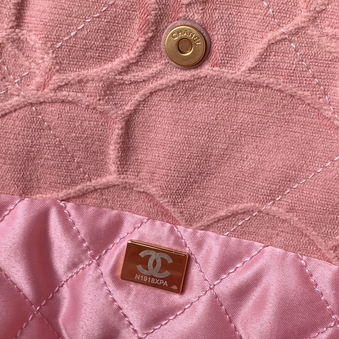 CHANEL 22 SMALL HANDBAG velvet PINK 13.7*14.4*2.7 in - Image 10