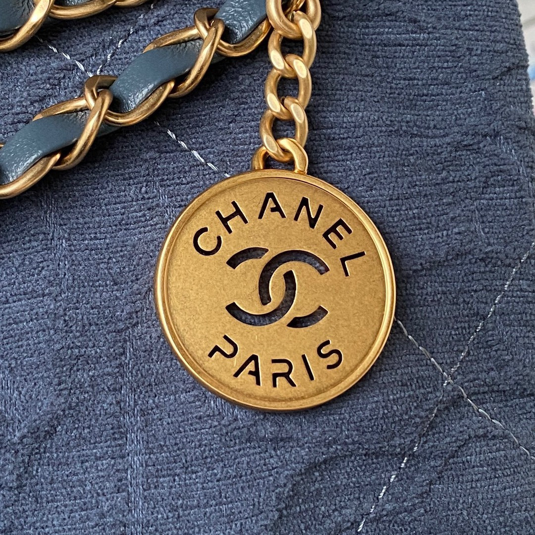 CHANEL 22 SMALL HANDBAG velvet NAVY 13.7*14.4*2.7 in - Image 5