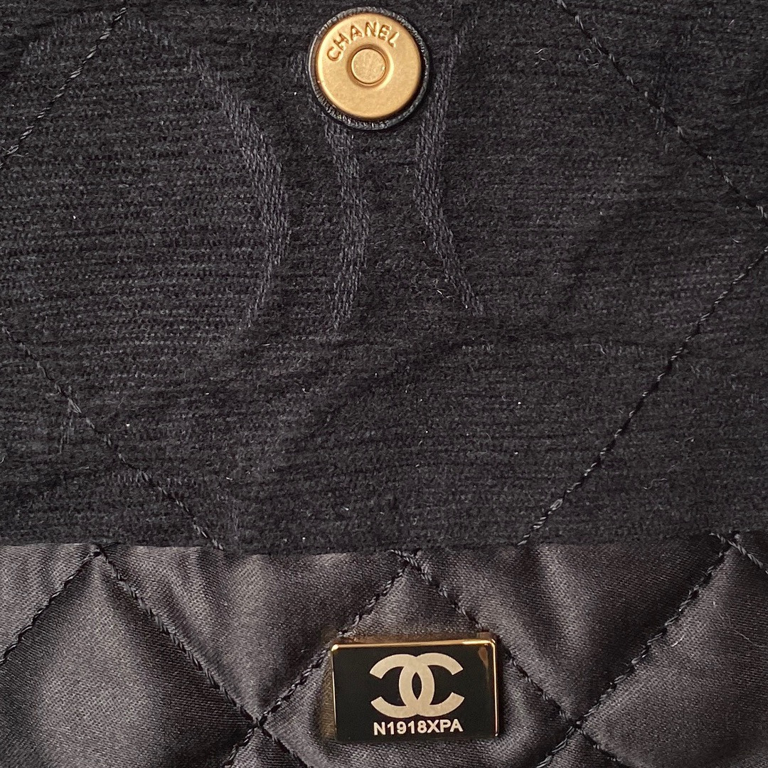 CHANEL 22 SMALL HANDBAG velvet BLACK 13.7*14.4*2.7 in - Image 8